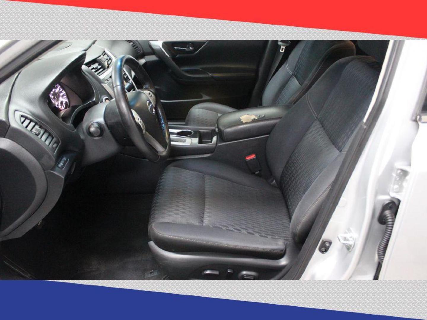 2018 Nissan Altima 2.5 (1N4AL3AP3JC) with an 2.5L L4 DOHC 16V engine, CVT transmission, located at 5170 N La Cholla Blvd, Tucson, AZ, 85705, (520) 989-0282, 32.228245, -111.011742 - 2018 Nissan Altima - Photo#10