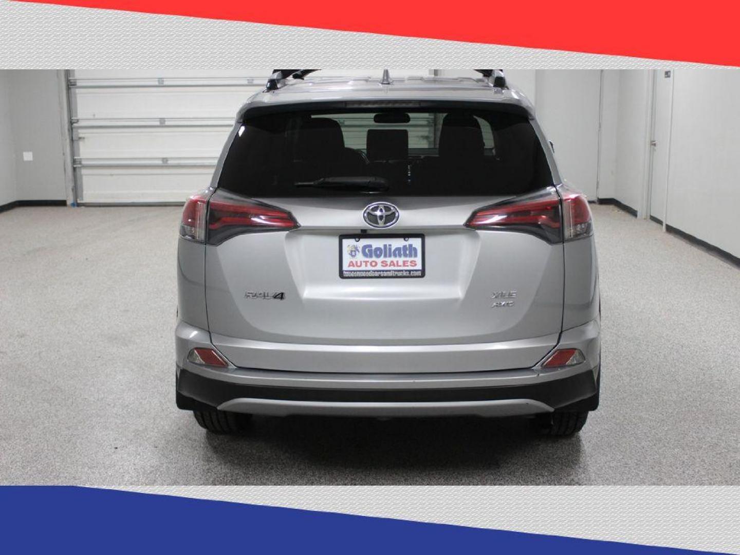 2018 Toyota RAV4 XLE AWD (JTMRFREV6JJ) with an 2.5L L4 DOHC 16V engine, 6A transmission, located at 5170 N La Cholla Blvd, Tucson, AZ, 85705, (520) 989-0282, 32.228245, -111.011742 - 2018 Toyota RAV4 - Photo#3