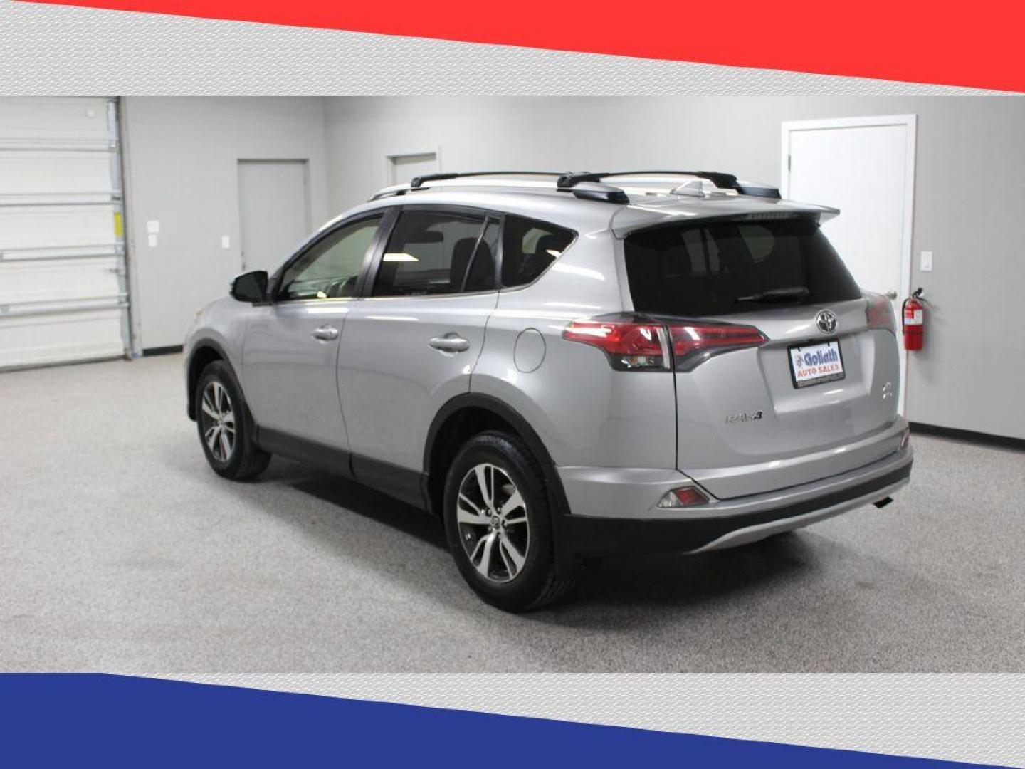 2018 Toyota RAV4 XLE AWD (JTMRFREV6JJ) with an 2.5L L4 DOHC 16V engine, 6A transmission, located at 5170 N La Cholla Blvd, Tucson, AZ, 85705, (520) 989-0282, 32.228245, -111.011742 - 2018 Toyota RAV4 - Photo#4