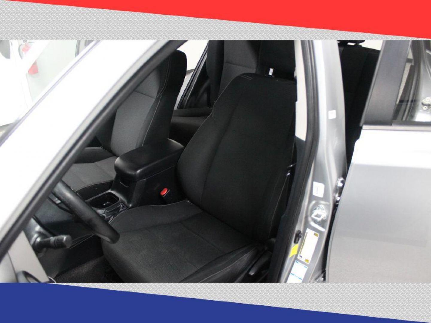 2018 Toyota RAV4 XLE AWD (JTMRFREV6JJ) with an 2.5L L4 DOHC 16V engine, 6A transmission, located at 5170 N La Cholla Blvd, Tucson, AZ, 85705, (520) 989-0282, 32.228245, -111.011742 - 2018 Toyota RAV4 - Photo#11