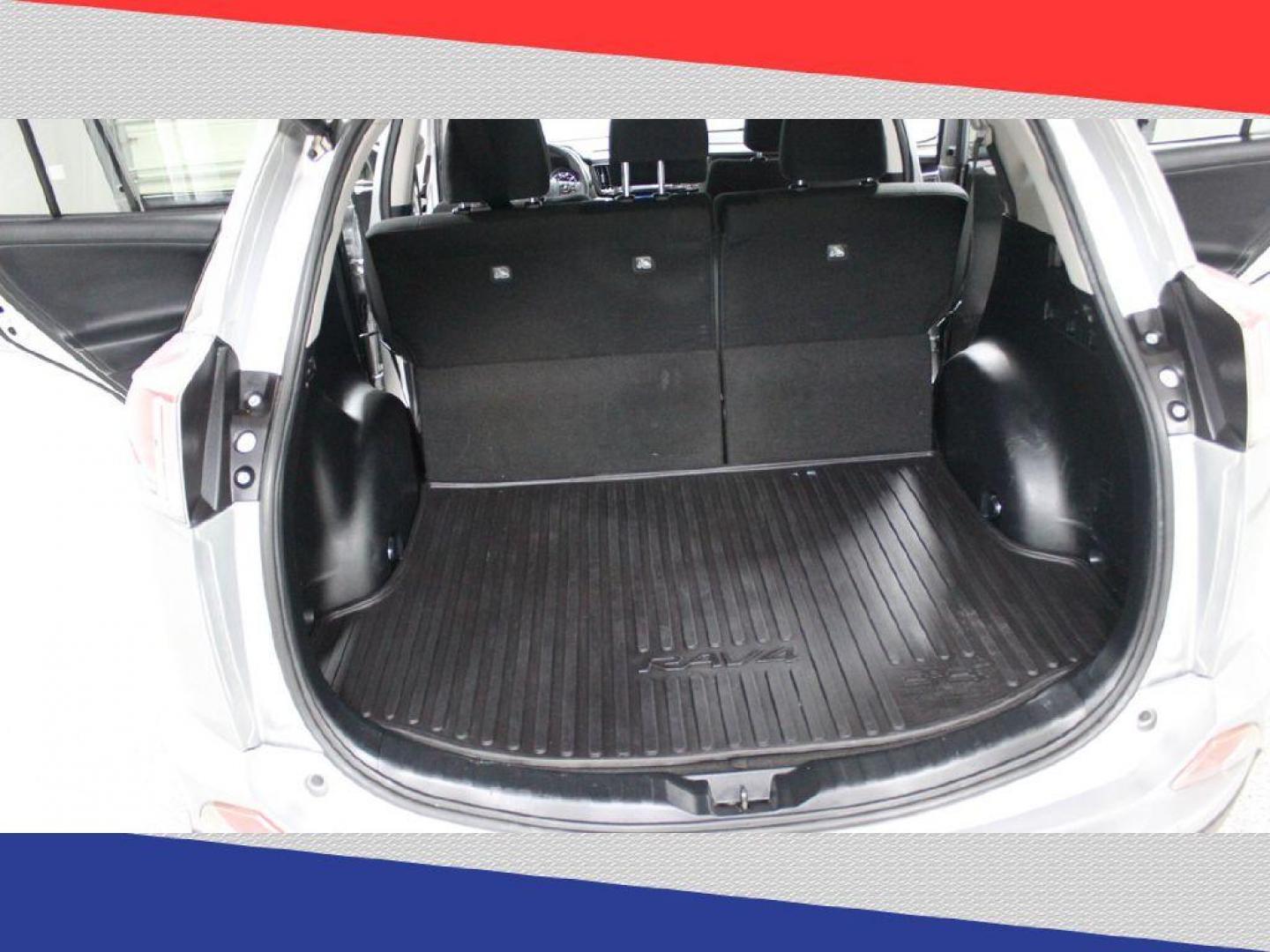 2018 Toyota RAV4 XLE AWD (JTMRFREV6JJ) with an 2.5L L4 DOHC 16V engine, 6A transmission, located at 5170 N La Cholla Blvd, Tucson, AZ, 85705, (520) 989-0282, 32.228245, -111.011742 - 2018 Toyota RAV4 - Photo#27
