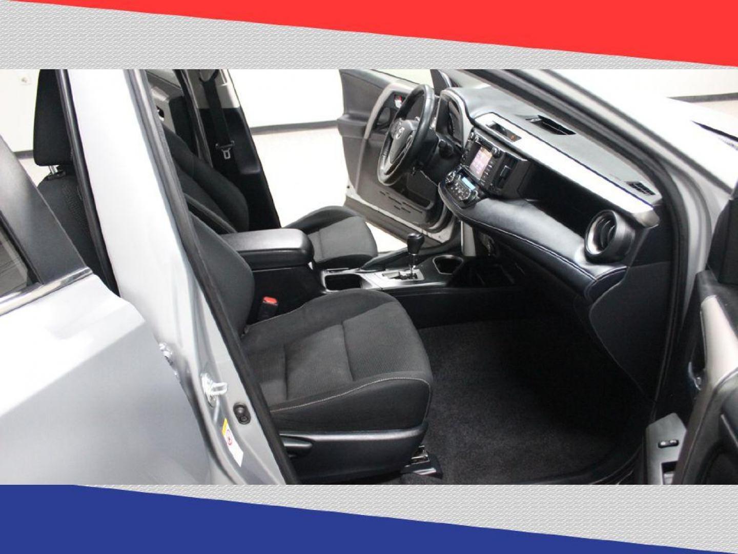 2018 Toyota RAV4 XLE AWD (JTMRFREV6JJ) with an 2.5L L4 DOHC 16V engine, 6A transmission, located at 5170 N La Cholla Blvd, Tucson, AZ, 85705, (520) 989-0282, 32.228245, -111.011742 - 2018 Toyota RAV4 - Photo#31