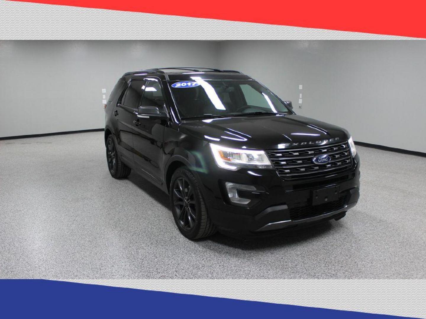 2017 Ford Explorer XLT FWD (1FM5K7D87HG) with an 3.5L V6 DOHC 24V engine, 6A transmission, located at 5170 N La Cholla Blvd, Tucson, AZ, 85705, (520) 989-0282, 32.228245, -111.011742 - 2017 Ford Explorer - Photo#0