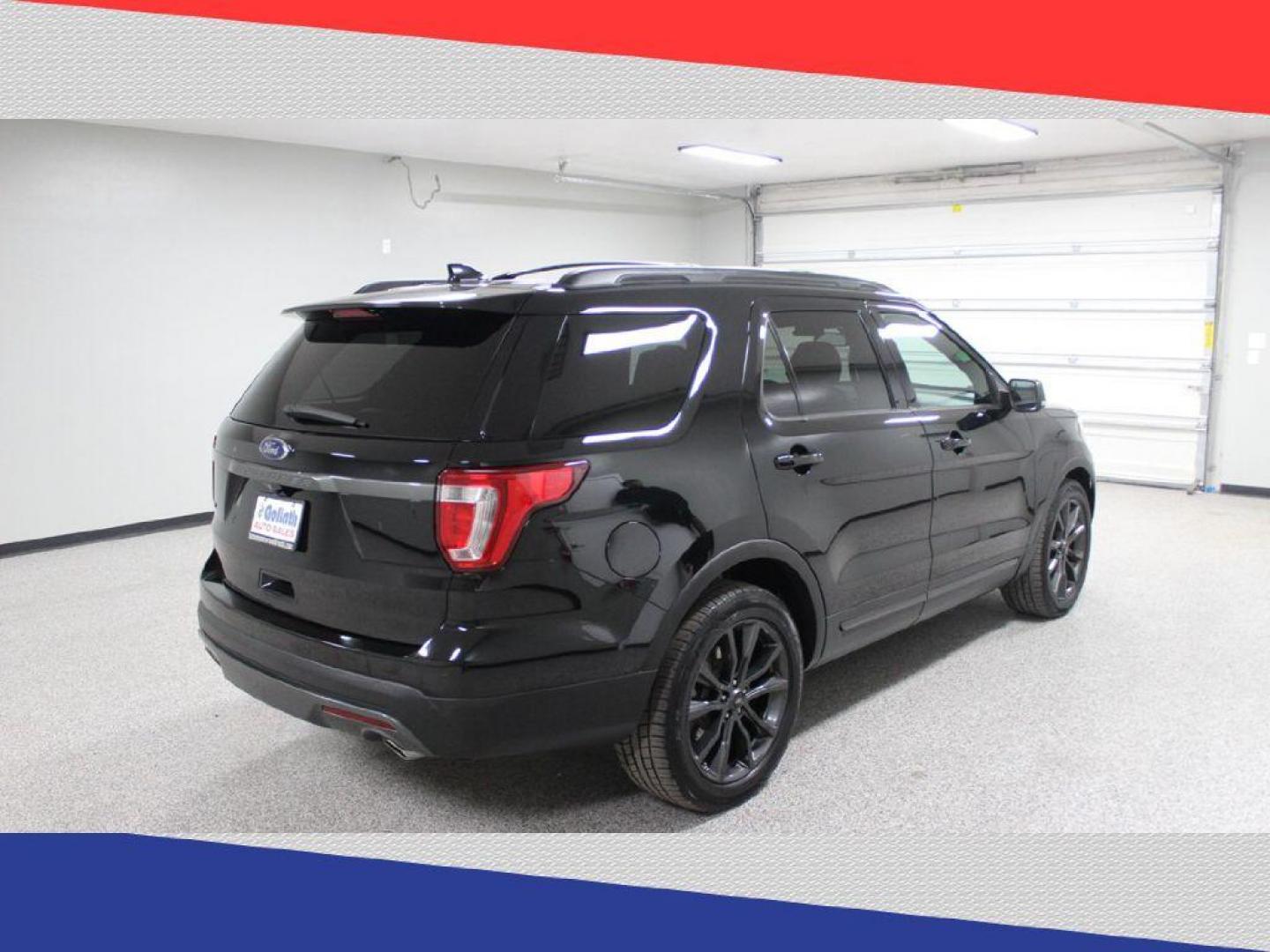 2017 Ford Explorer XLT FWD (1FM5K7D87HG) with an 3.5L V6 DOHC 24V engine, 6A transmission, located at 5170 N La Cholla Blvd, Tucson, AZ, 85705, (520) 989-0282, 32.228245, -111.011742 - 2017 Ford Explorer - Photo#2