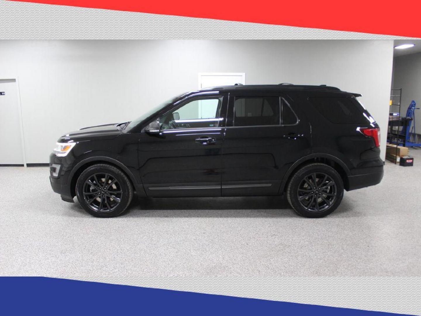 2017 Ford Explorer XLT FWD (1FM5K7D87HG) with an 3.5L V6 DOHC 24V engine, 6A transmission, located at 5170 N La Cholla Blvd, Tucson, AZ, 85705, (520) 989-0282, 32.228245, -111.011742 - 2017 Ford Explorer - Photo#5