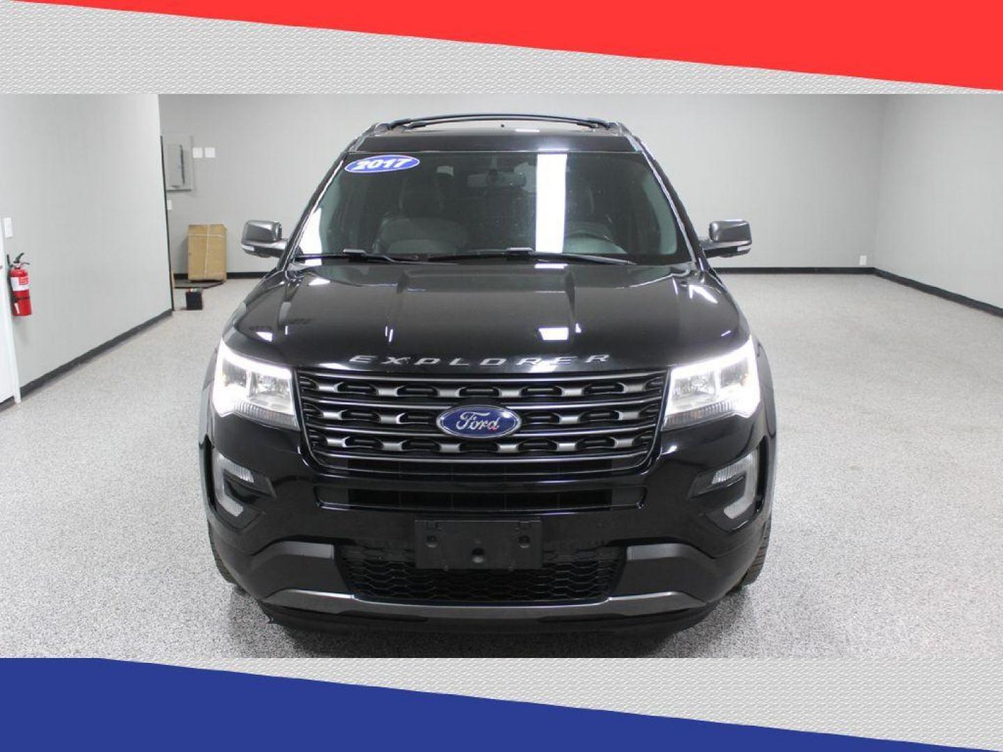 2017 Ford Explorer XLT FWD (1FM5K7D87HG) with an 3.5L V6 DOHC 24V engine, 6A transmission, located at 5170 N La Cholla Blvd, Tucson, AZ, 85705, (520) 989-0282, 32.228245, -111.011742 - 2017 Ford Explorer - Photo#7