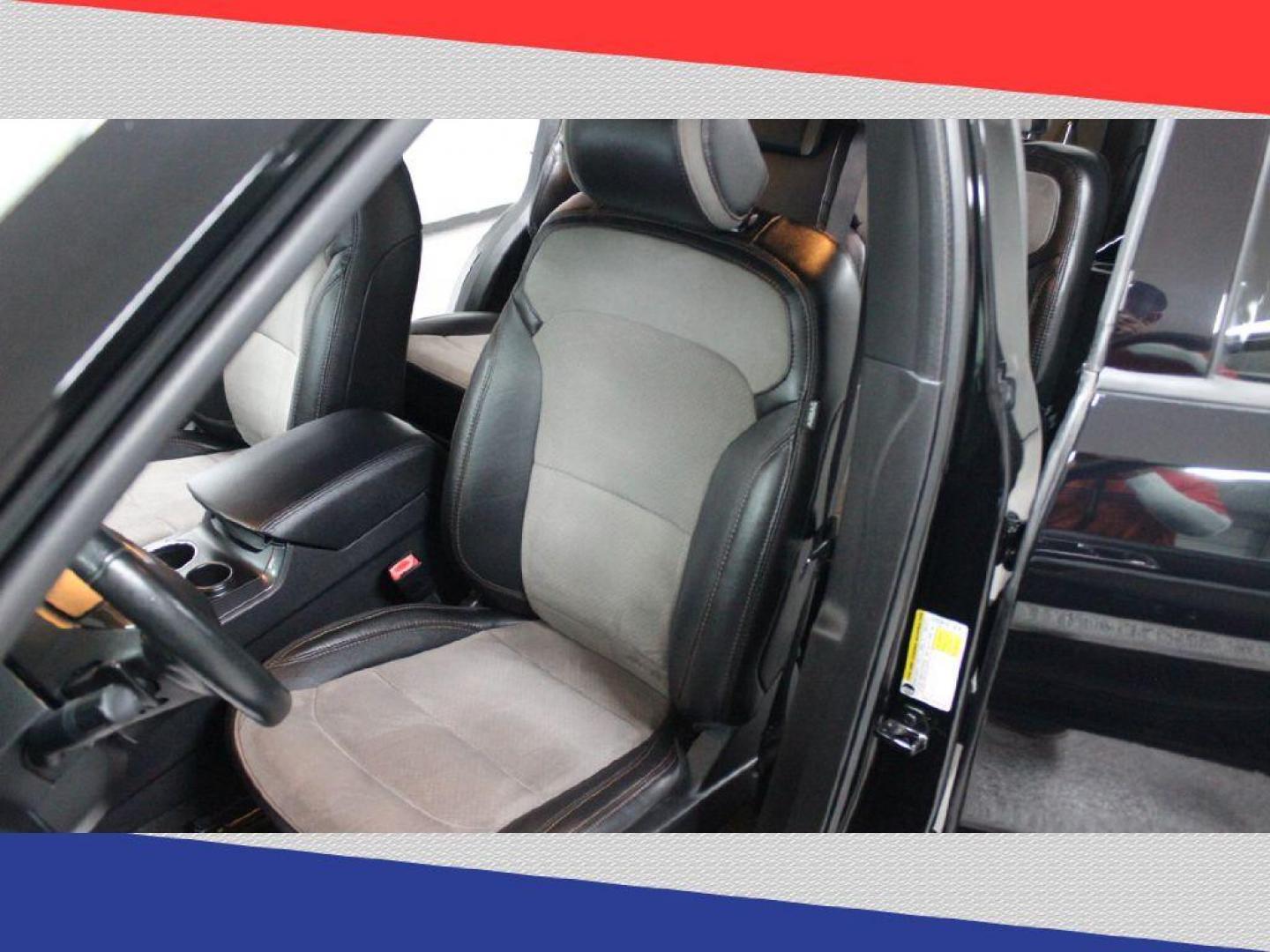 2017 Ford Explorer XLT FWD (1FM5K7D87HG) with an 3.5L V6 DOHC 24V engine, 6A transmission, located at 5170 N La Cholla Blvd, Tucson, AZ, 85705, (520) 989-0282, 32.228245, -111.011742 - 2017 Ford Explorer - Photo#11