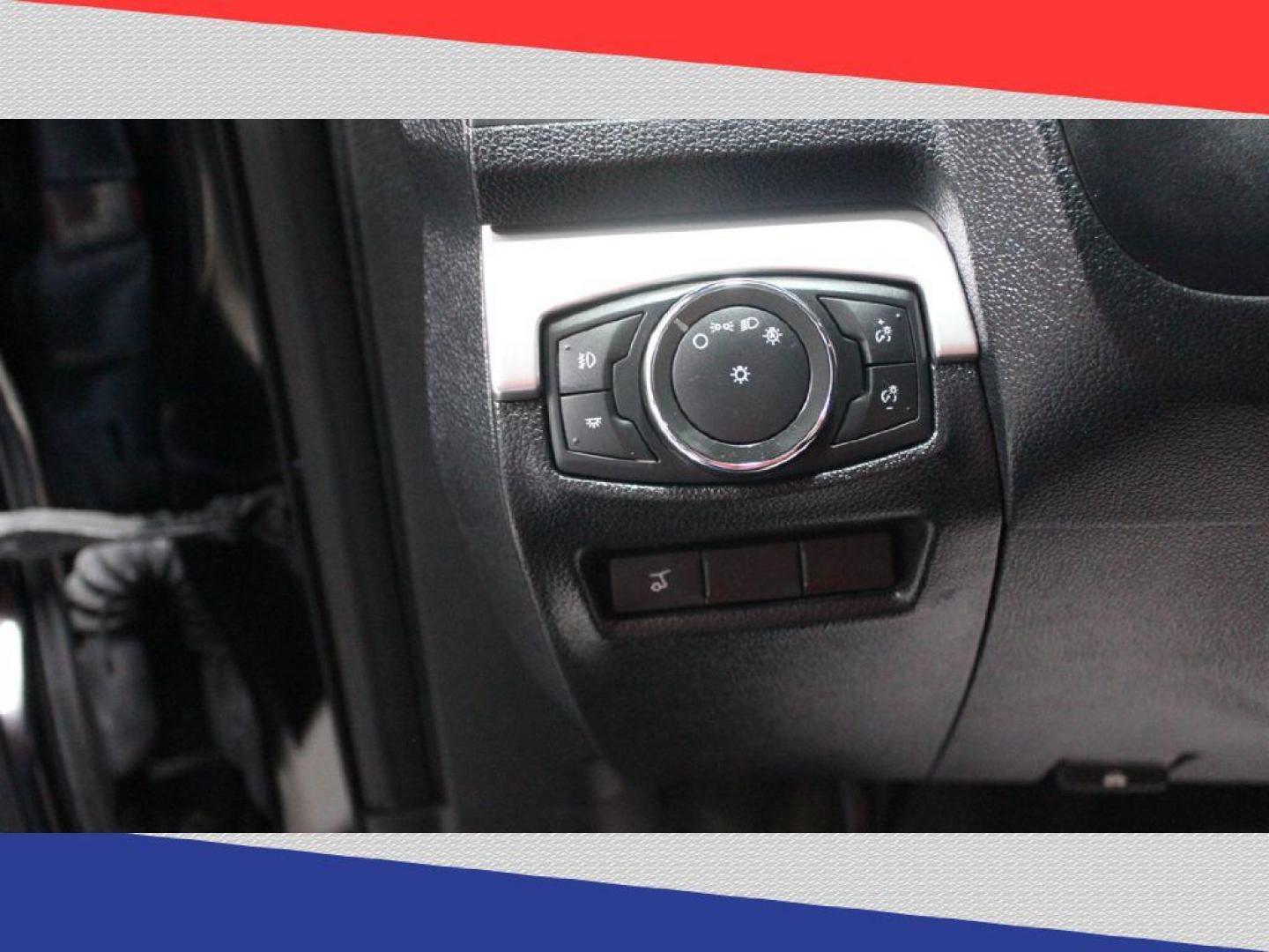 2017 Ford Explorer XLT FWD (1FM5K7D87HG) with an 3.5L V6 DOHC 24V engine, 6A transmission, located at 5170 N La Cholla Blvd, Tucson, AZ, 85705, (520) 989-0282, 32.228245, -111.011742 - 2017 Ford Explorer - Photo#13