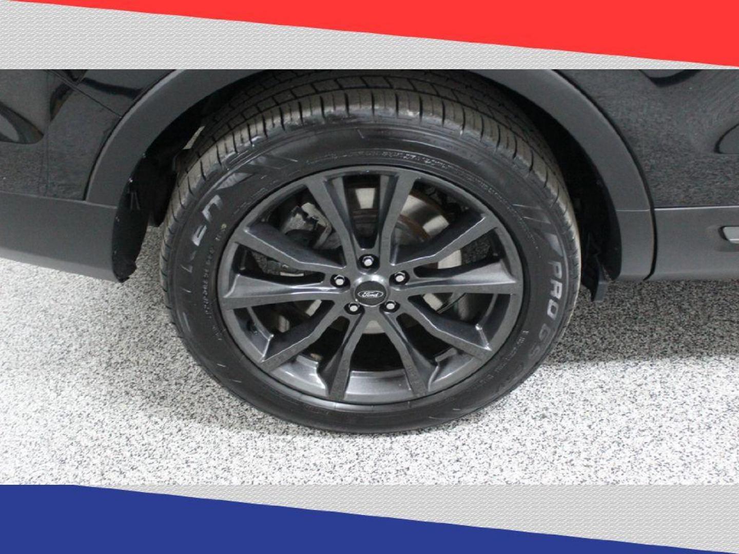 2017 Ford Explorer XLT FWD (1FM5K7D87HG) with an 3.5L V6 DOHC 24V engine, 6A transmission, located at 5170 N La Cholla Blvd, Tucson, AZ, 85705, (520) 989-0282, 32.228245, -111.011742 - 2017 Ford Explorer - Photo#44