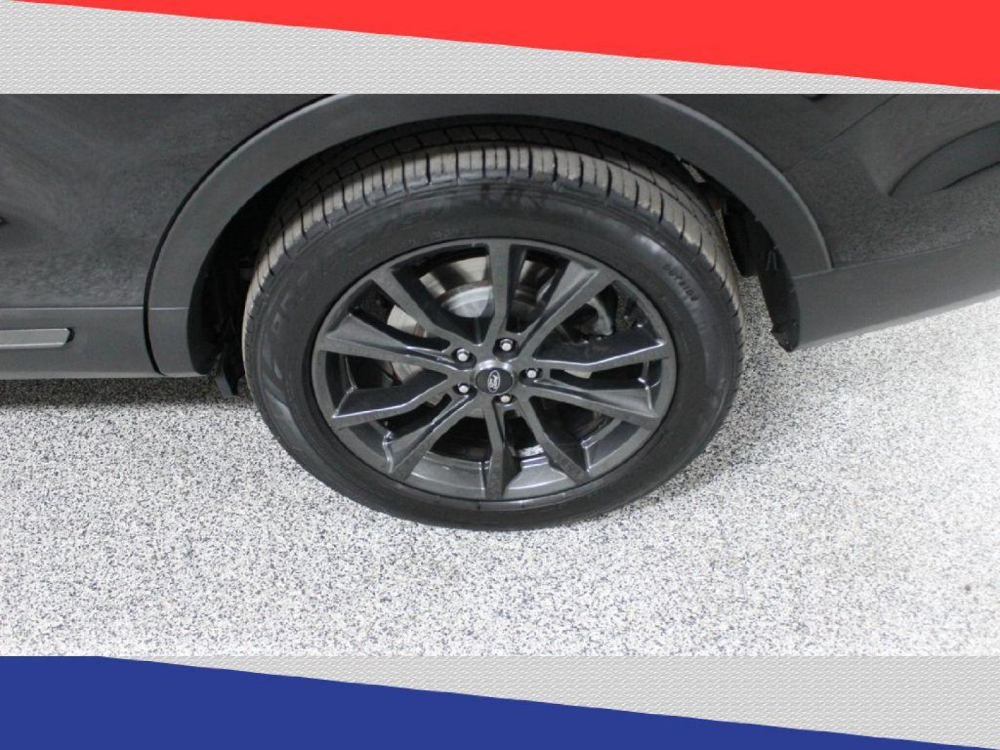 2017 Ford Explorer XLT FWD (1FM5K7D87HG) with an 3.5L V6 DOHC 24V engine, 6A transmission, located at 5170 N La Cholla Blvd, Tucson, AZ, 85705, (520) 989-0282, 32.228245, -111.011742 - 2017 Ford Explorer - Photo#45