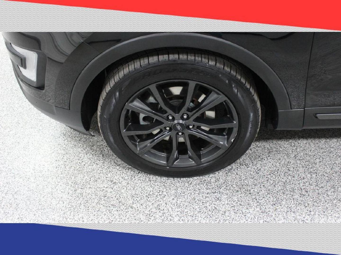2017 Ford Explorer XLT FWD (1FM5K7D87HG) with an 3.5L V6 DOHC 24V engine, 6A transmission, located at 5170 N La Cholla Blvd, Tucson, AZ, 85705, (520) 989-0282, 32.228245, -111.011742 - 2017 Ford Explorer - Photo#46
