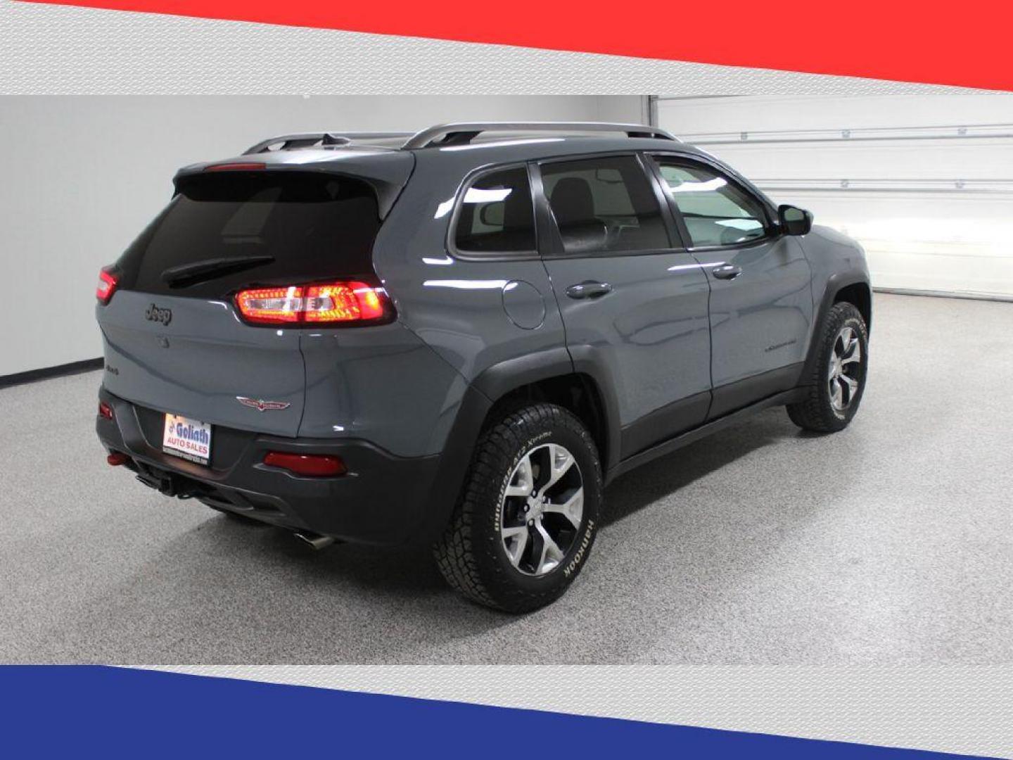 2014 Jeep Cherokee Trailhawk 4WD (1C4PJMBS2EW) with an 3.2L V6 DOHC 24V engine, 9-Speed Automatic transmission, located at 5170 N La Cholla Blvd, Tucson, AZ, 85705, (520) 989-0282, 32.228245, -111.011742 - 2014 Jeep Cherokee - Photo#2