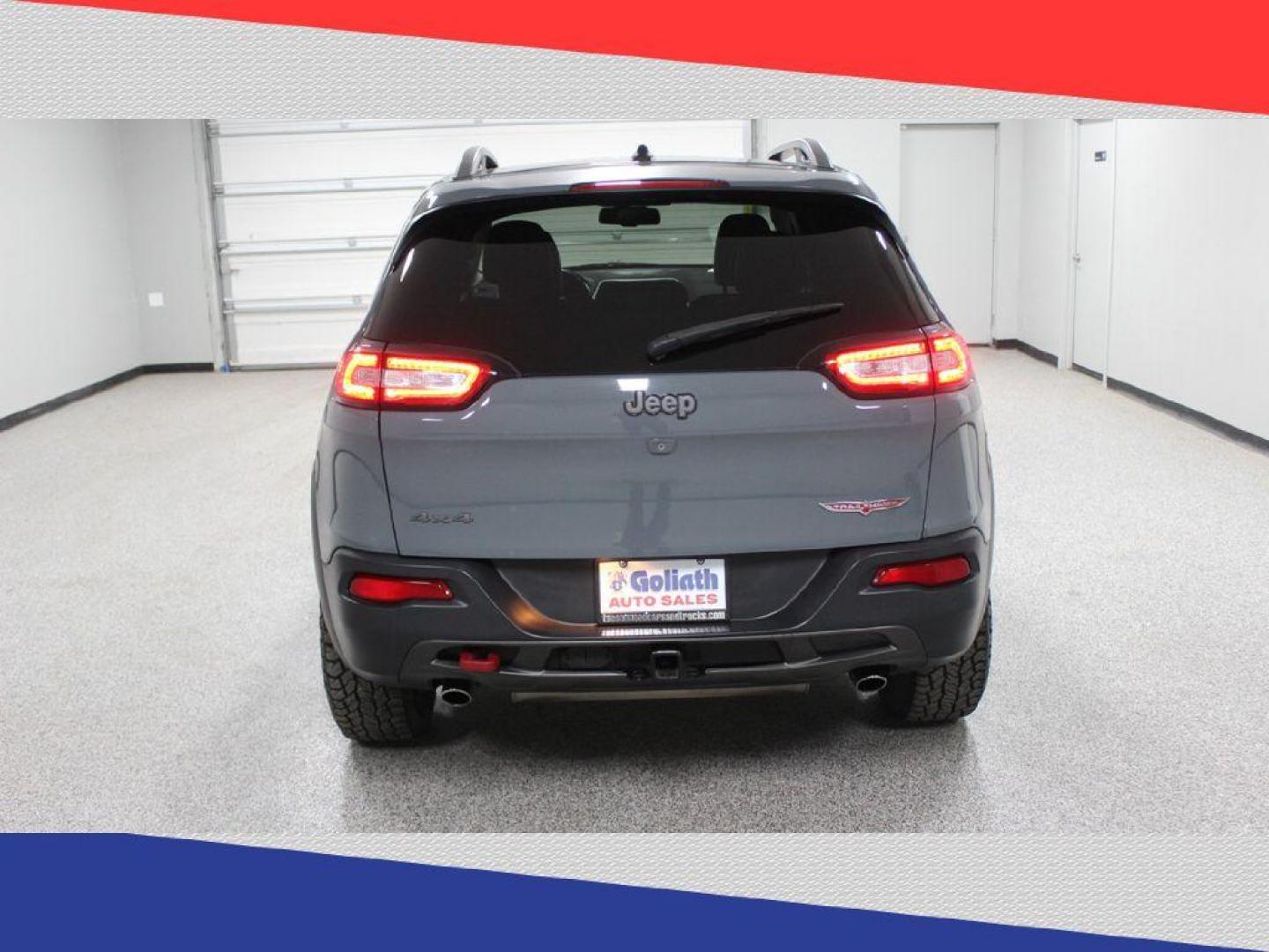 2014 Jeep Cherokee Trailhawk 4WD (1C4PJMBS2EW) with an 3.2L V6 DOHC 24V engine, 9-Speed Automatic transmission, located at 5170 N La Cholla Blvd, Tucson, AZ, 85705, (520) 989-0282, 32.228245, -111.011742 - 2014 Jeep Cherokee - Photo#3