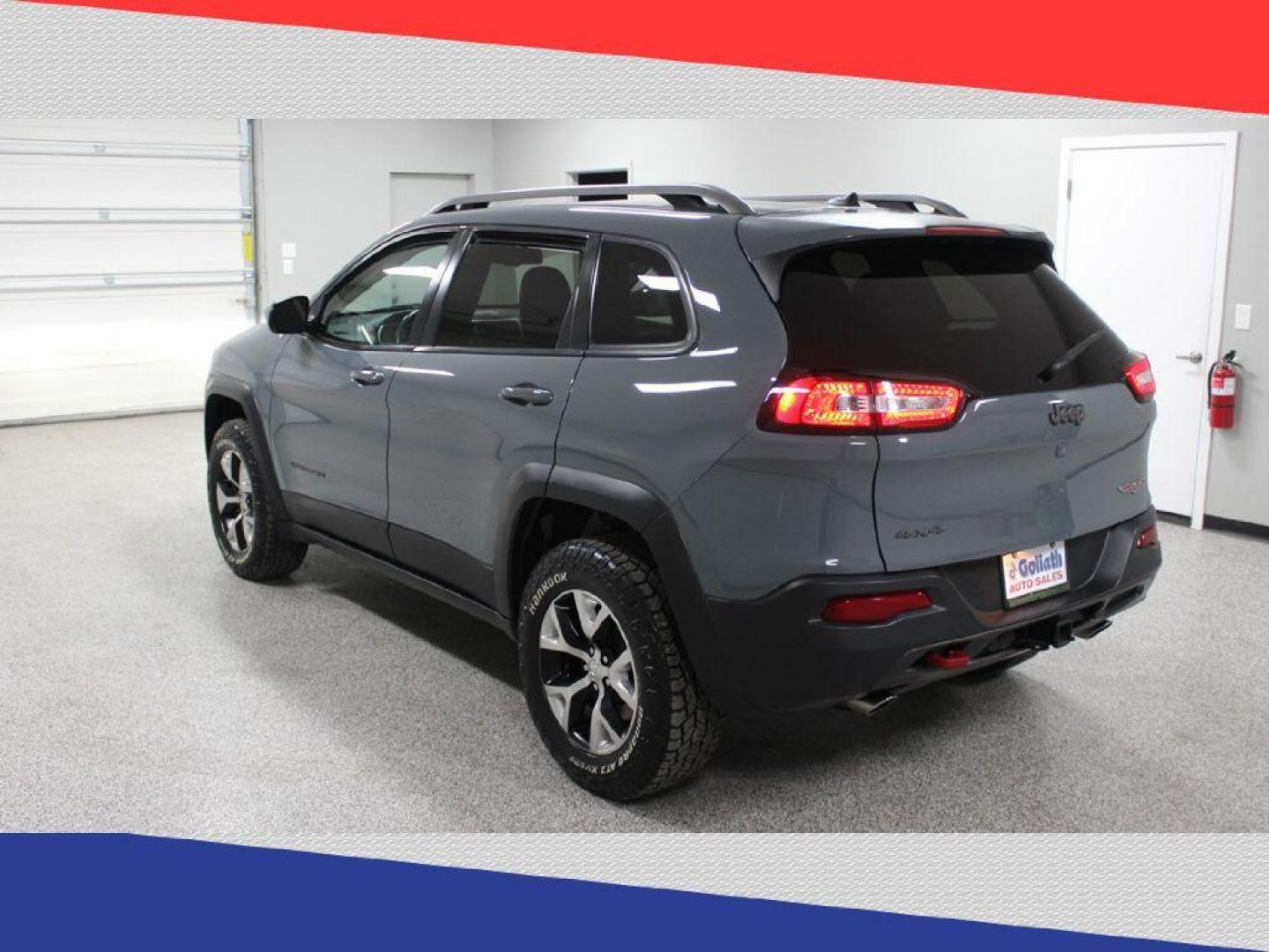 2014 Jeep Cherokee Trailhawk 4WD (1C4PJMBS2EW) with an 3.2L V6 DOHC 24V engine, 9-Speed Automatic transmission, located at 5170 N La Cholla Blvd, Tucson, AZ, 85705, (520) 989-0282, 32.228245, -111.011742 - 2014 Jeep Cherokee - Photo#4