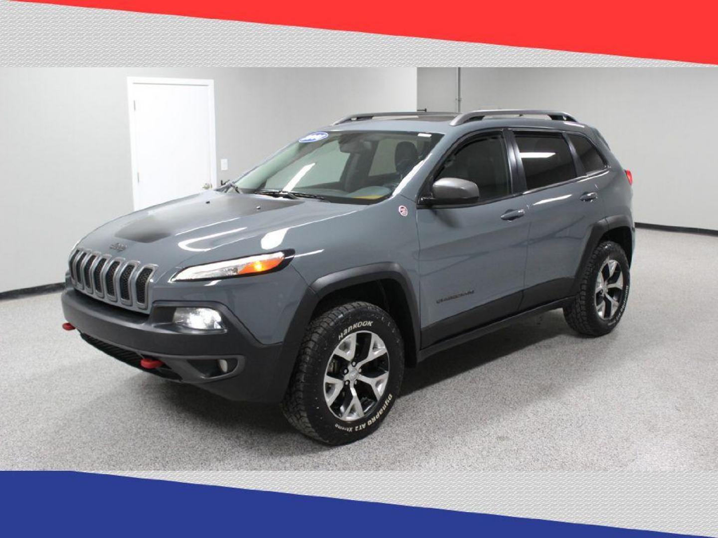 2014 Jeep Cherokee Trailhawk 4WD (1C4PJMBS2EW) with an 3.2L V6 DOHC 24V engine, 9-Speed Automatic transmission, located at 5170 N La Cholla Blvd, Tucson, AZ, 85705, (520) 989-0282, 32.228245, -111.011742 - 2014 Jeep Cherokee - Photo#6