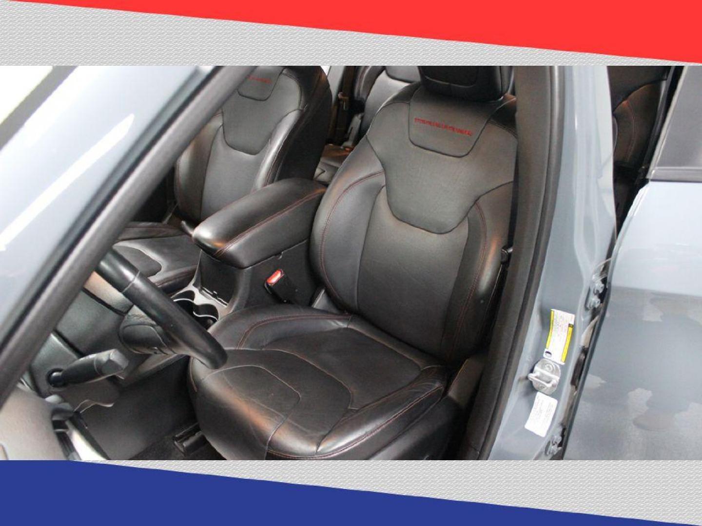 2014 Jeep Cherokee Trailhawk 4WD (1C4PJMBS2EW) with an 3.2L V6 DOHC 24V engine, 9-Speed Automatic transmission, located at 5170 N La Cholla Blvd, Tucson, AZ, 85705, (520) 989-0282, 32.228245, -111.011742 - 2014 Jeep Cherokee - Photo#11