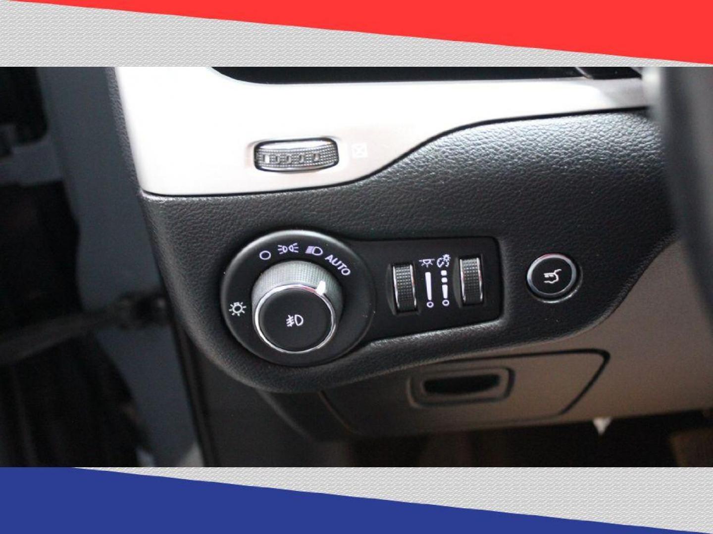 2014 Jeep Cherokee Trailhawk 4WD (1C4PJMBS2EW) with an 3.2L V6 DOHC 24V engine, 9-Speed Automatic transmission, located at 5170 N La Cholla Blvd, Tucson, AZ, 85705, (520) 989-0282, 32.228245, -111.011742 - 2014 Jeep Cherokee - Photo#13
