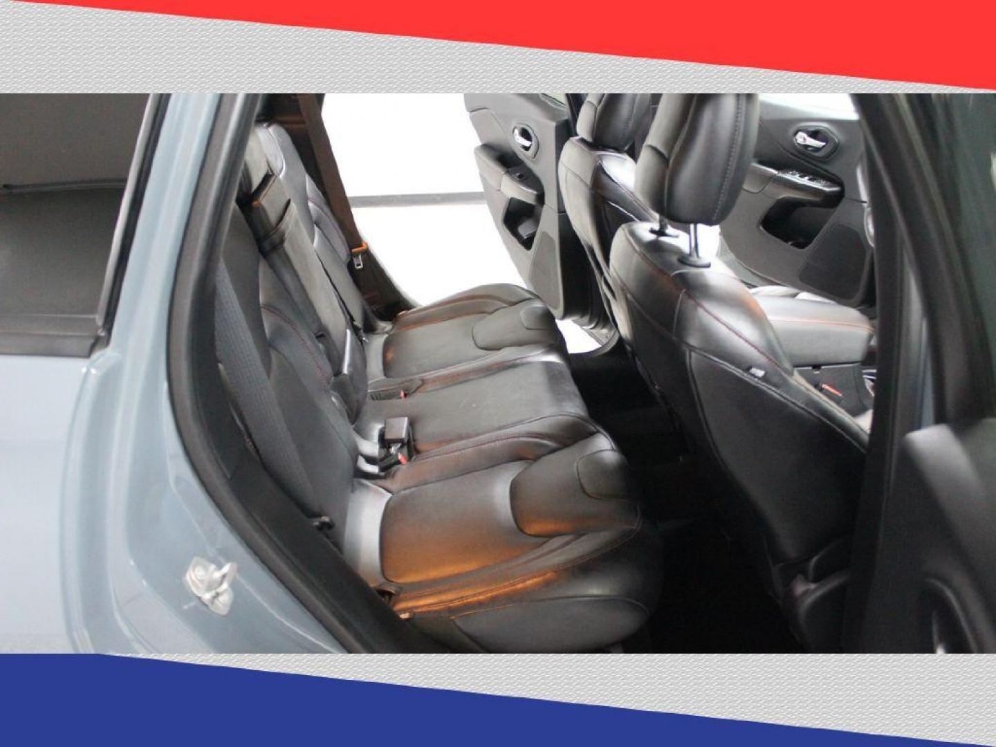 2014 Jeep Cherokee Trailhawk 4WD (1C4PJMBS2EW) with an 3.2L V6 DOHC 24V engine, 9-Speed Automatic transmission, located at 5170 N La Cholla Blvd, Tucson, AZ, 85705, (520) 989-0282, 32.228245, -111.011742 - 2014 Jeep Cherokee - Photo#31
