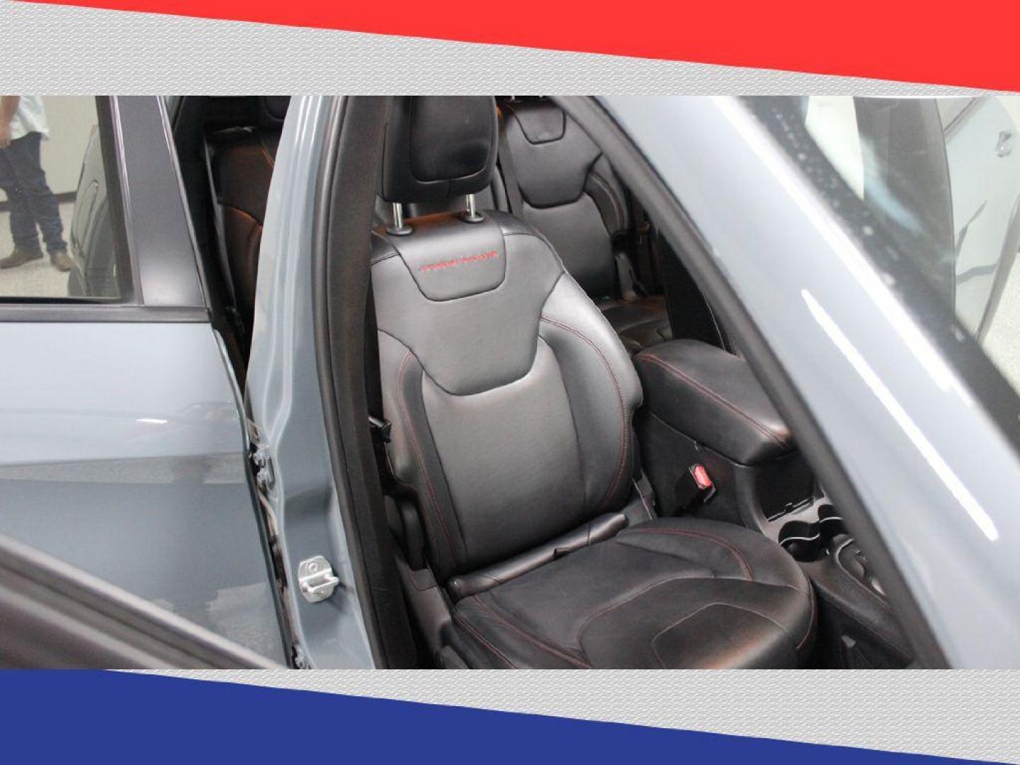 2014 Jeep Cherokee Trailhawk 4WD (1C4PJMBS2EW) with an 3.2L V6 DOHC 24V engine, 9-Speed Automatic transmission, located at 5170 N La Cholla Blvd, Tucson, AZ, 85705, (520) 989-0282, 32.228245, -111.011742 - 2014 Jeep Cherokee - Photo#33