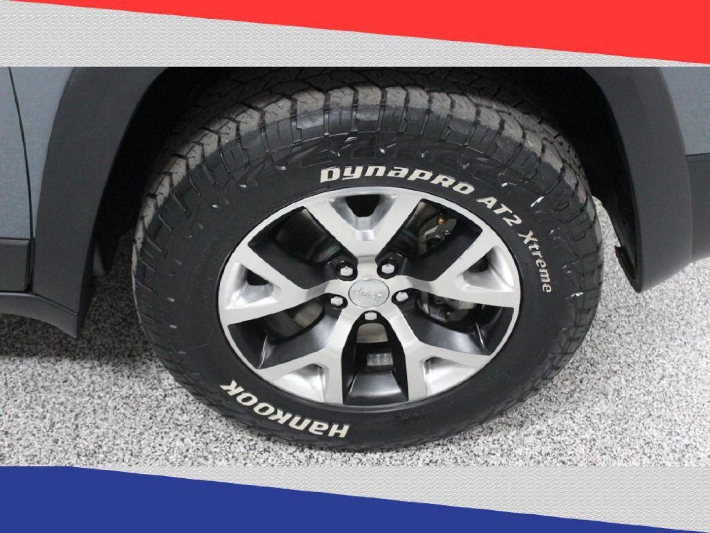2014 Jeep Cherokee Trailhawk 4WD (1C4PJMBS2EW) with an 3.2L V6 DOHC 24V engine, 9-Speed Automatic transmission, located at 5170 N La Cholla Blvd, Tucson, AZ, 85705, (520) 989-0282, 32.228245, -111.011742 - 2014 Jeep Cherokee - Photo#34