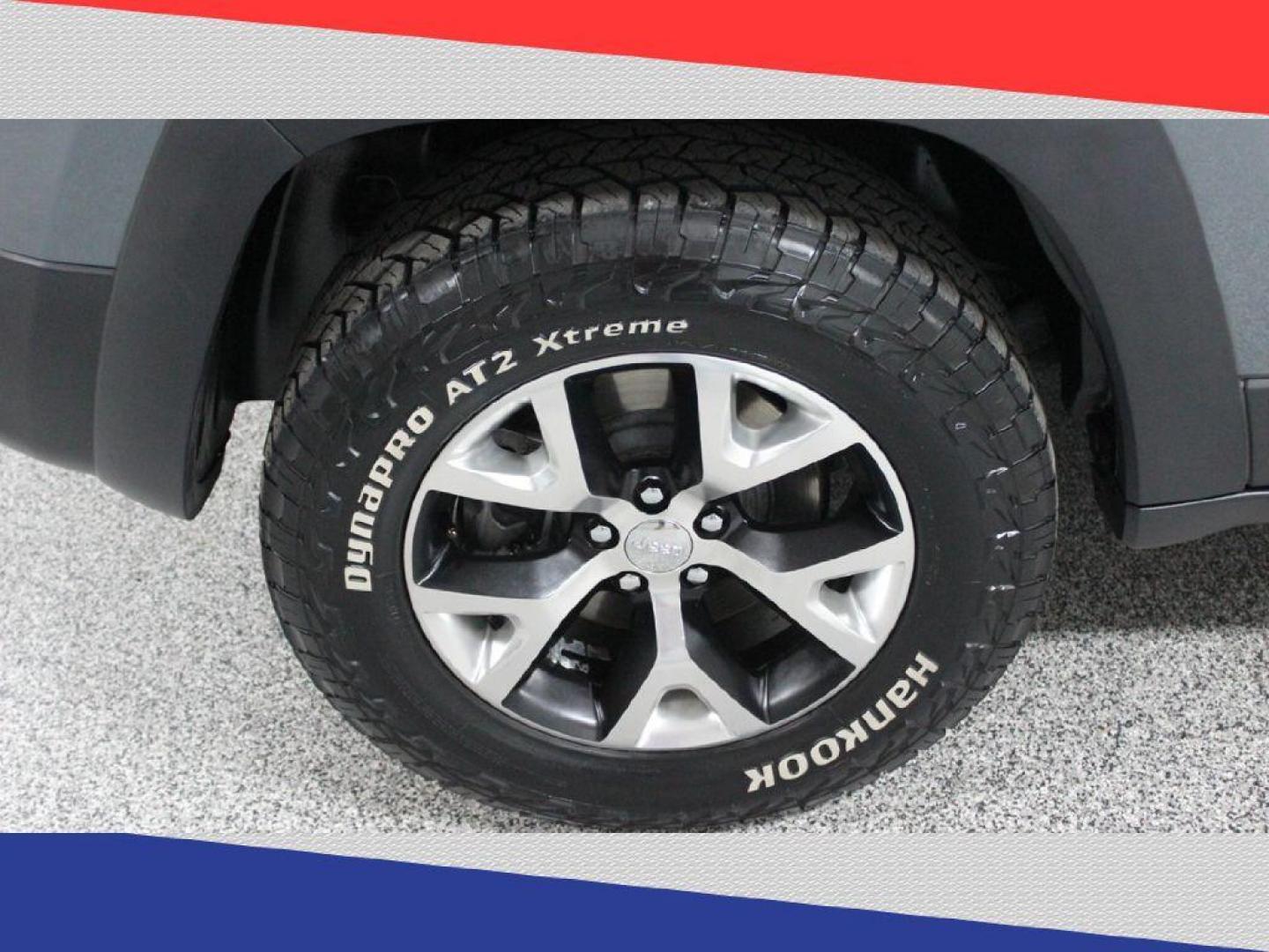 2014 Jeep Cherokee Trailhawk 4WD (1C4PJMBS2EW) with an 3.2L V6 DOHC 24V engine, 9-Speed Automatic transmission, located at 5170 N La Cholla Blvd, Tucson, AZ, 85705, (520) 989-0282, 32.228245, -111.011742 - 2014 Jeep Cherokee - Photo#35