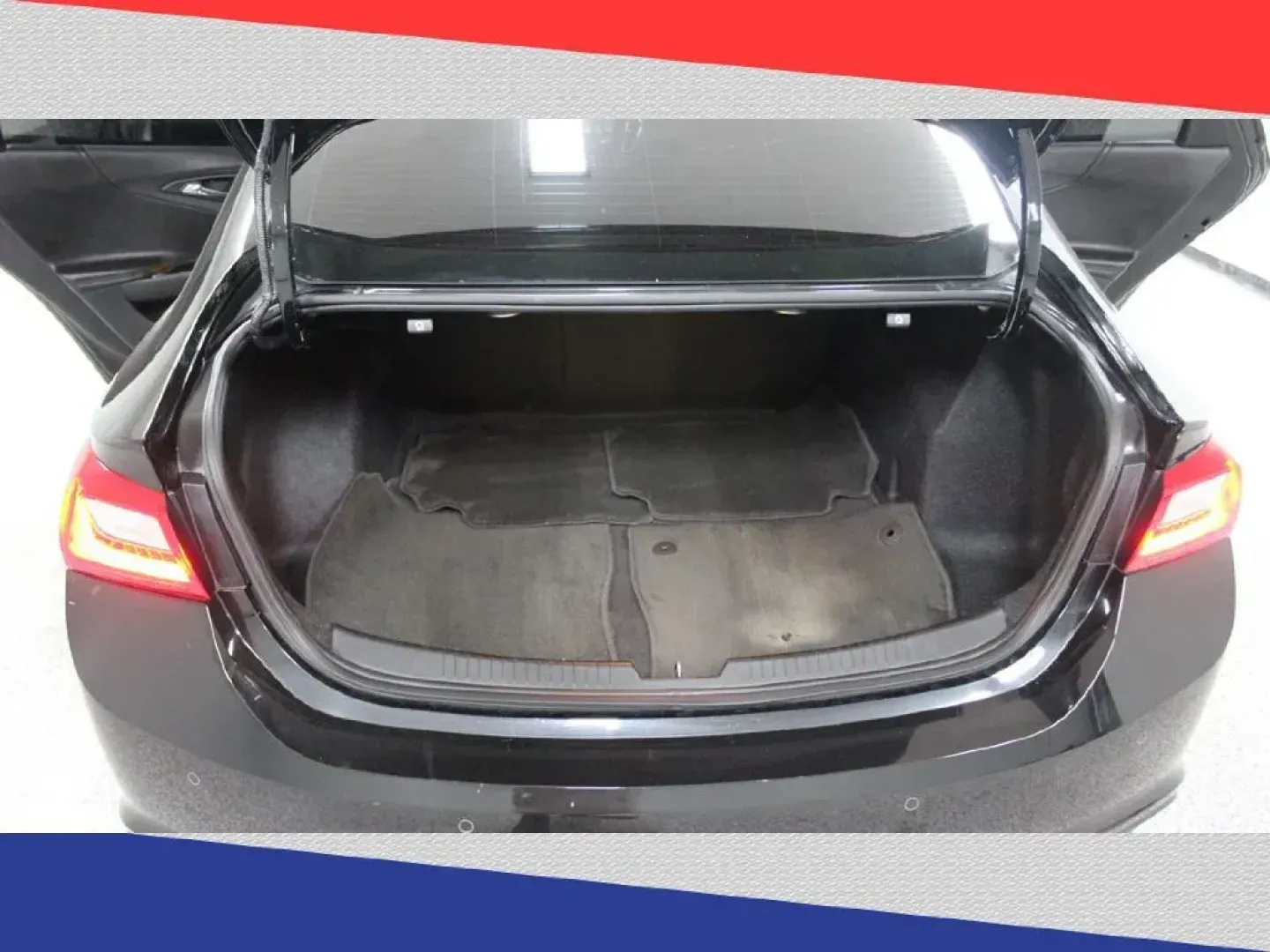 2016 Chevrolet Malibu 2LZ (1G1ZH5SXXGF) with an 2.0L L4 DOHC 16V engine, 6A transmission, located at 5170 N La Cholla Blvd, Tucson, AZ, 85705, (520) 989-0282, 32.228245, -111.011742 - 2016 Chevrolet Malibu - Photo#25