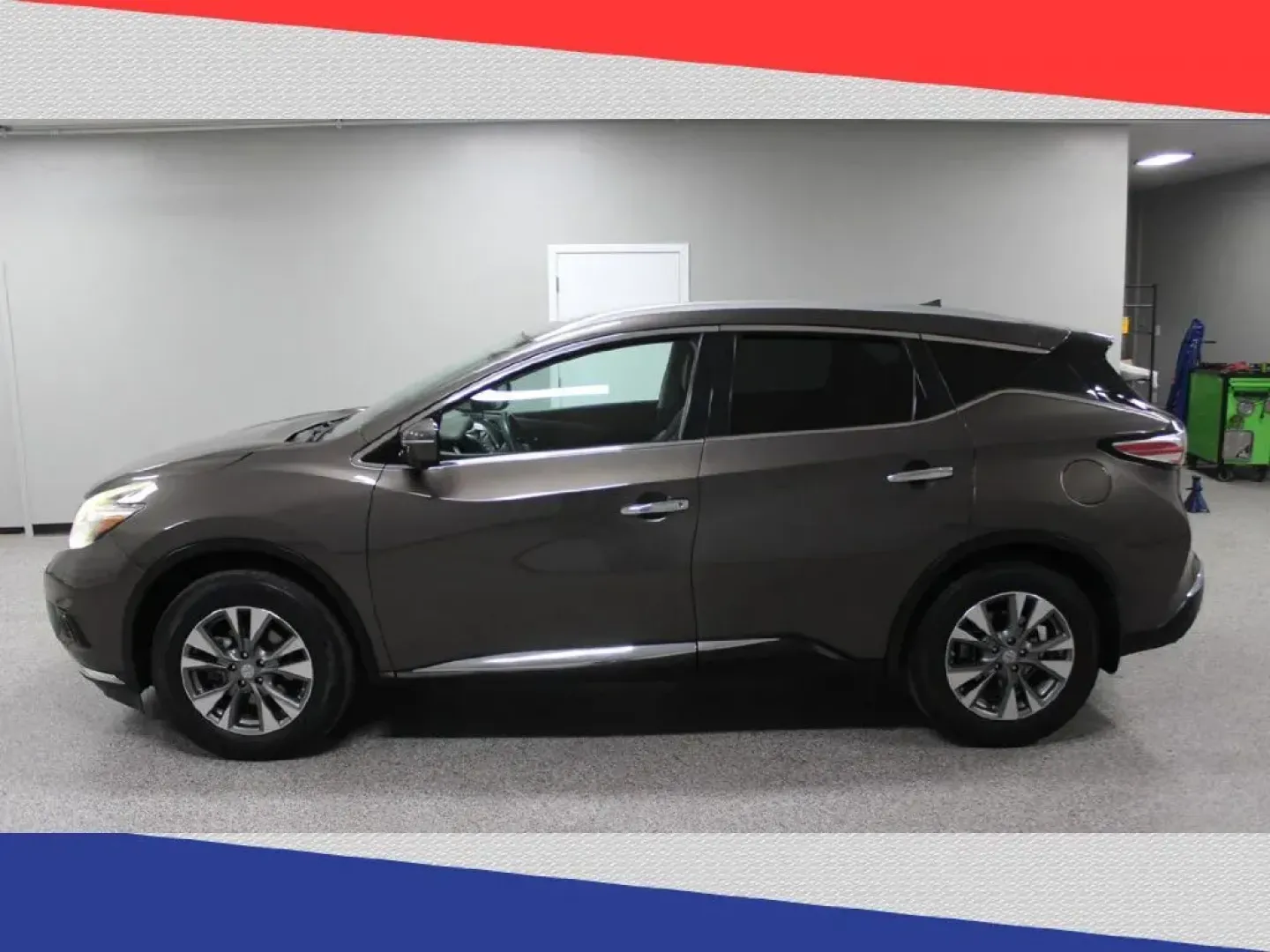 2015 Nissan Murano Platinum FWD (5N1AZ2MG3FN) with an 3.5L V6 DOHC 24V engine, Continuously Variable Transmission transmission, located at 5170 N La Cholla Blvd, Tucson, AZ, 85705, (520) 989-0282, 32.228245, -111.011742 - 2015 Nissan Murano - Photo#5