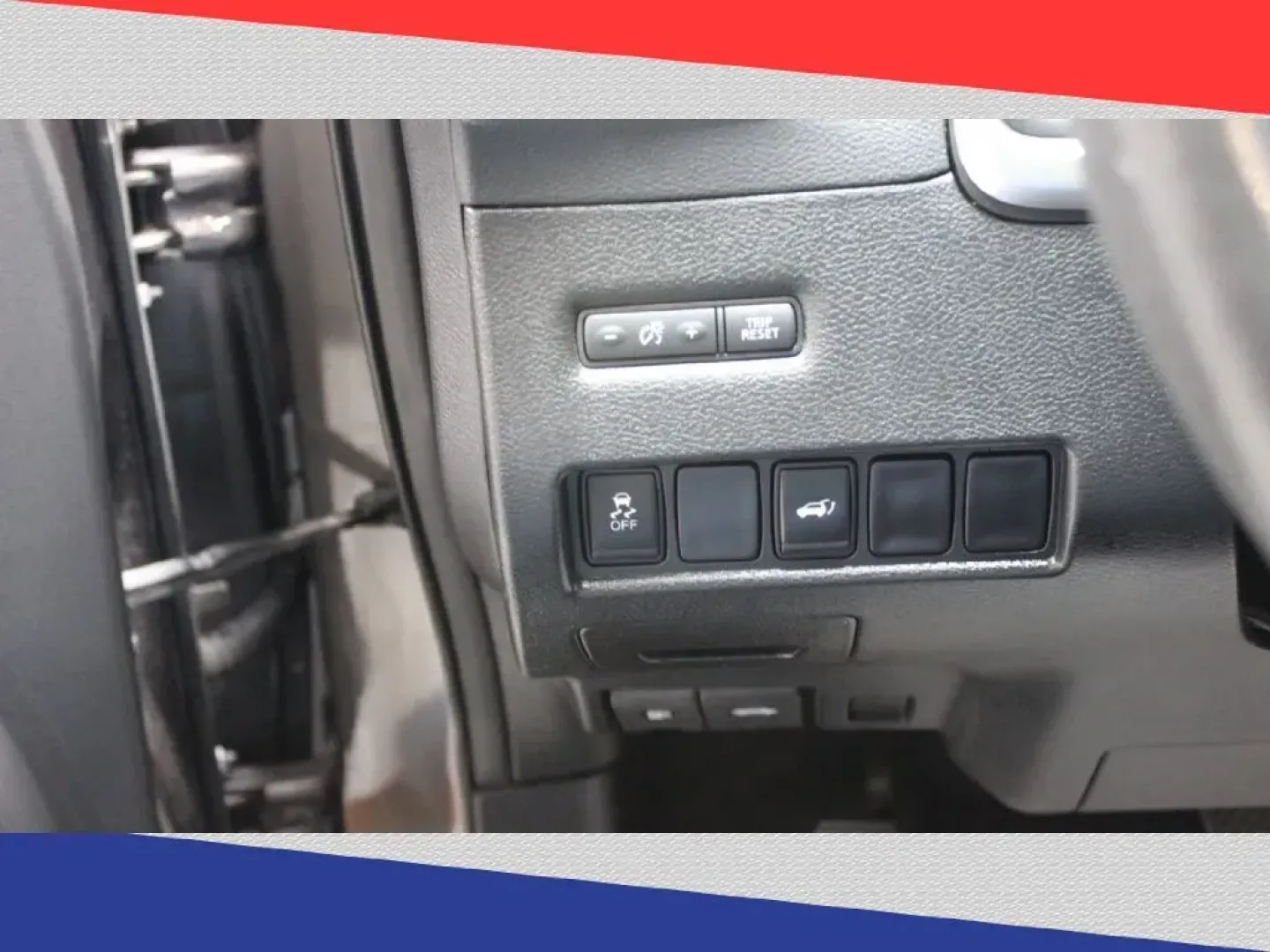 2015 Nissan Murano Platinum FWD (5N1AZ2MG3FN) with an 3.5L V6 DOHC 24V engine, Continuously Variable Transmission transmission, located at 5170 N La Cholla Blvd, Tucson, AZ, 85705, (520) 989-0282, 32.228245, -111.011742 - 2015 Nissan Murano - Photo#13