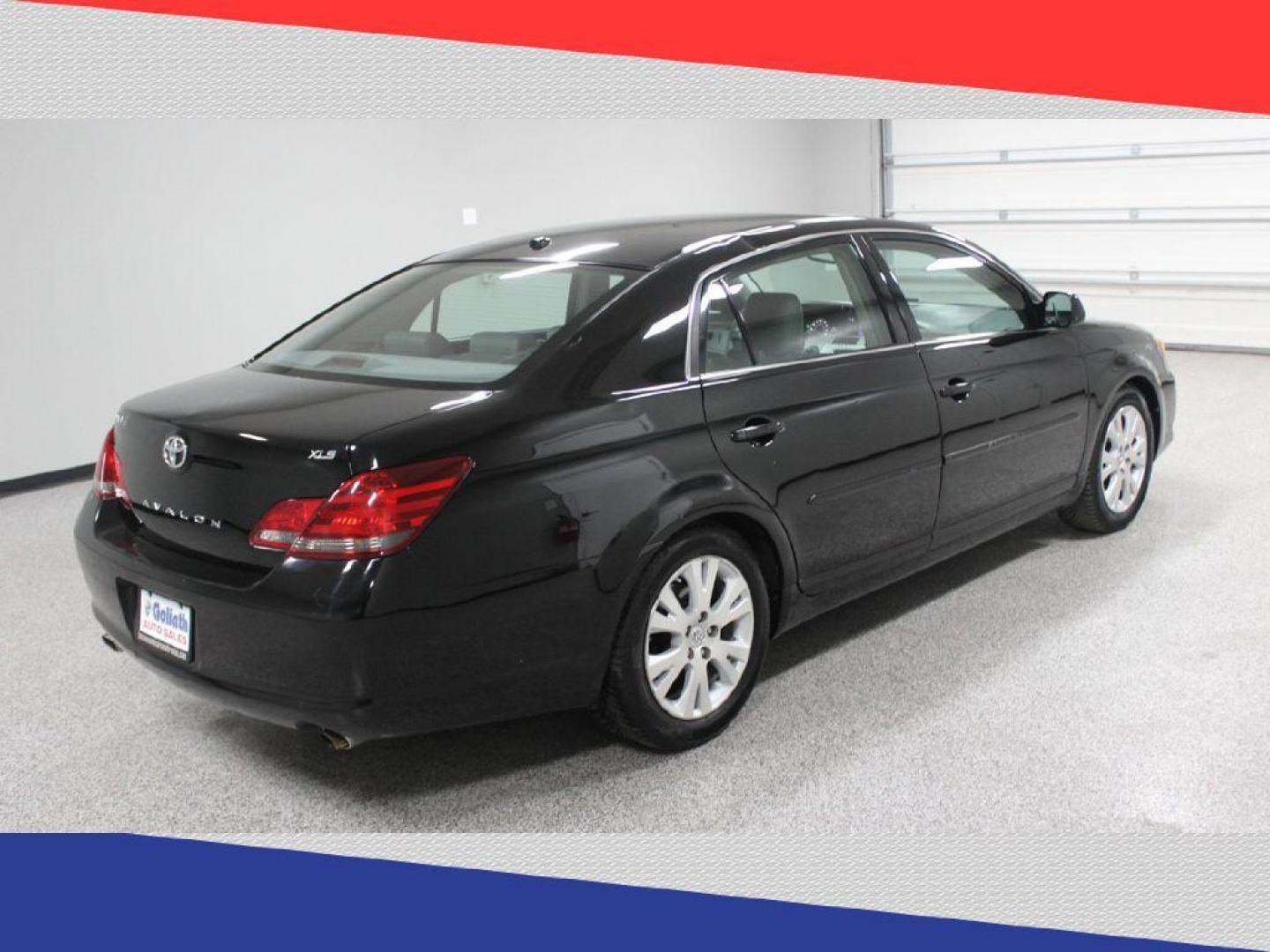 2009 Toyota Avalon Limited (4T1BK36B79U) with an 3.5L V6 DOHC 24V engine, 6-Speed Automatic transmission, located at 5170 N La Cholla Blvd, Tucson, AZ, 85705, (520) 989-0282, 32.228245, -111.011742 - 2009 Toyota Avalon - Photo#2