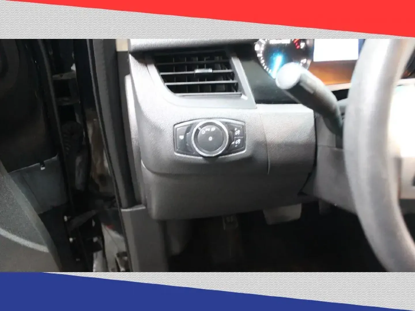 2014 Ford Edge SE FWD (2FMDK3GC4EB) with an 3.5L V6 DOHC 24V engine, 6-Speed Automatic transmission, located at 5170 N La Cholla Blvd, Tucson, AZ, 85705, (520) 989-0282, 32.228245, -111.011742 - 2014 Ford Edge - Photo#13