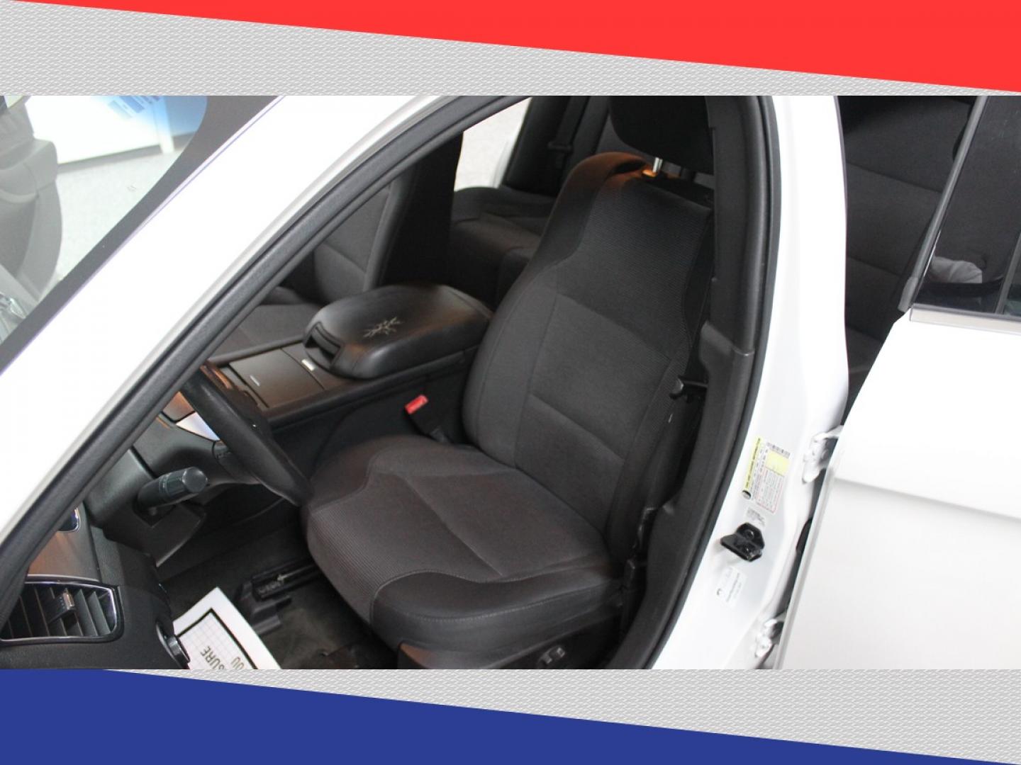2015 Ford Taurus SEL FWD (1FAHP2E95FG) with an 2.0L L4 DOHC 16V engine, 6-Speed Automatic transmission, located at 5170 N La Cholla Blvd, Tucson, AZ, 85705, (520) 989-0282, 32.228245, -111.011742 - 2015 Ford Taurus - Photo#11