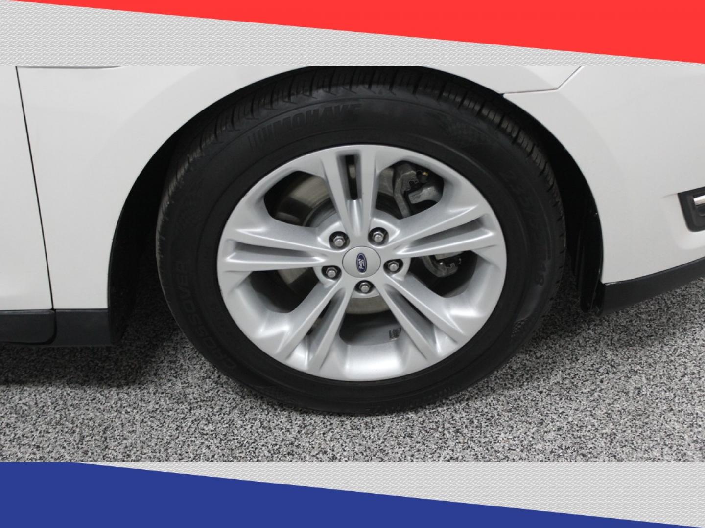 2015 Ford Taurus SEL FWD (1FAHP2E95FG) with an 2.0L L4 DOHC 16V engine, 6-Speed Automatic transmission, located at 5170 N La Cholla Blvd, Tucson, AZ, 85705, (520) 989-0282, 32.228245, -111.011742 - 2015 Ford Taurus - Photo#34