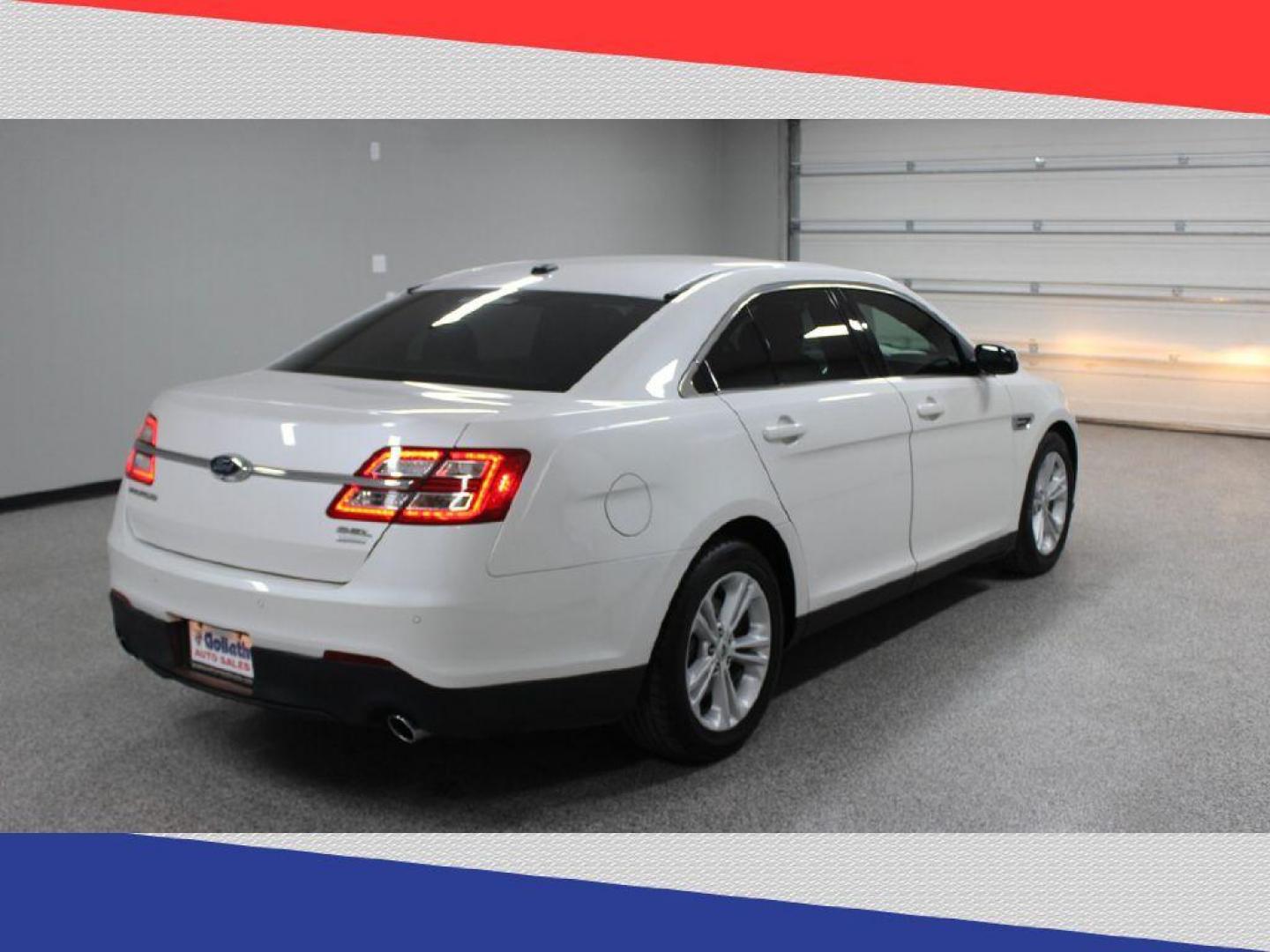 2015 Ford Taurus SEL FWD (1FAHP2E95FG) with an 2.0L L4 DOHC 16V engine, 6-Speed Automatic transmission, located at 5170 N La Cholla Blvd, Tucson, AZ, 85705, (520) 989-0282, 32.228245, -111.011742 - 2015 Ford Taurus - Photo#2