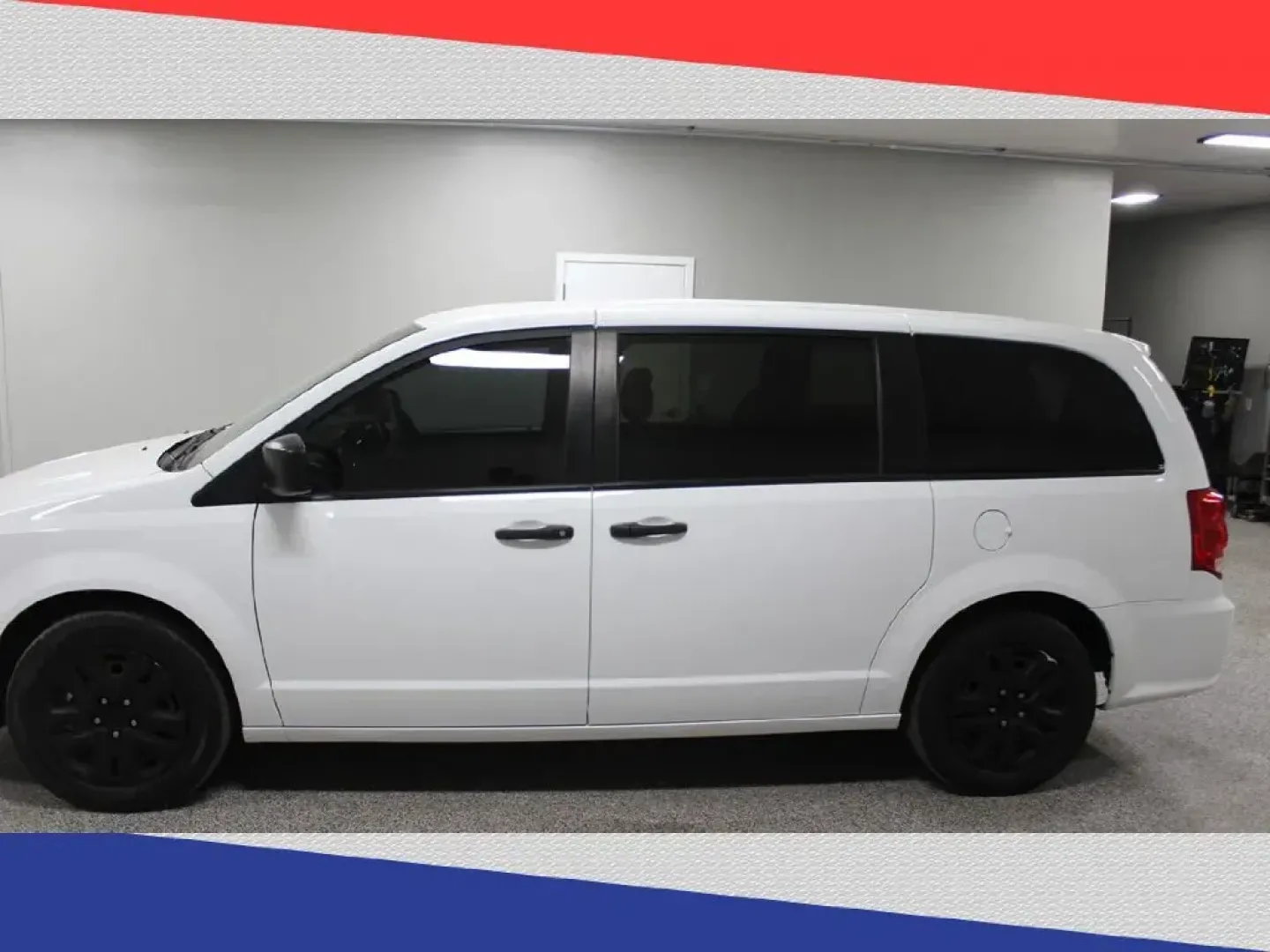 2019 Dodge Grand Caravan SE Plus (2C4RDGBG1KR) with an 3.6L V6 DOHC 24V engine, 6A transmission, located at 5170 N La Cholla Blvd, Tucson, AZ, 85705, (520) 989-0282, 32.228245, -111.011742 - 2019 Dodge Grand Caravan - Photo#5