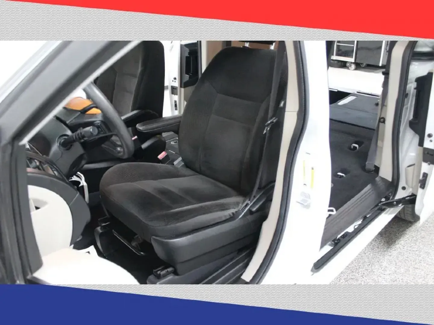 2019 Dodge Grand Caravan SE Plus (2C4RDGBG1KR) with an 3.6L V6 DOHC 24V engine, 6A transmission, located at 5170 N La Cholla Blvd, Tucson, AZ, 85705, (520) 989-0282, 32.228245, -111.011742 - 2019 Dodge Grand Caravan - Photo#11