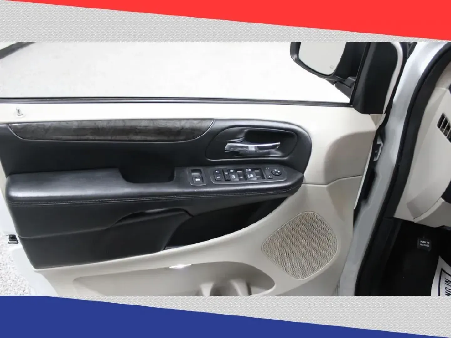 2019 Dodge Grand Caravan SE Plus (2C4RDGBG1KR) with an 3.6L V6 DOHC 24V engine, 6A transmission, located at 5170 N La Cholla Blvd, Tucson, AZ, 85705, (520) 989-0282, 32.228245, -111.011742 - 2019 Dodge Grand Caravan - Photo#12