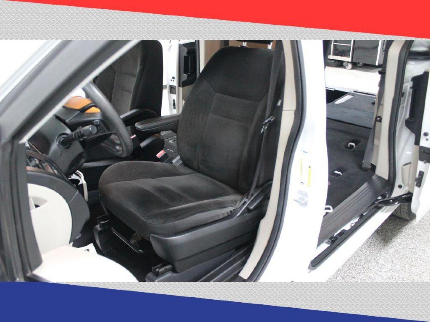 2019 Dodge Grand Caravan SE Plus (2C4RDGBG1KR) with an 3.6L V6 DOHC 24V engine, 6A transmission, located at 5170 N La Cholla Blvd, Tucson, AZ, 85705, (520) 989-0282, 32.228245, -111.011742 - 2019 Dodge Grand Caravan - Photo#11