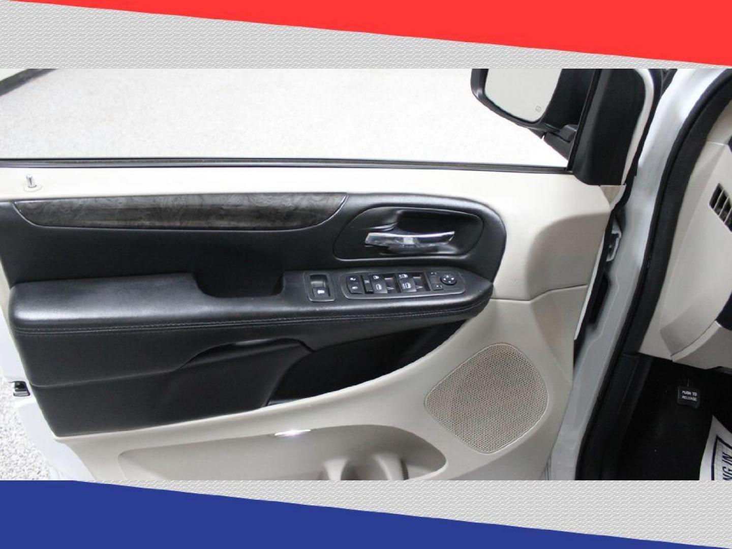 2019 Dodge Grand Caravan SE Plus (2C4RDGBG1KR) with an 3.6L V6 DOHC 24V engine, 6A transmission, located at 5170 N La Cholla Blvd, Tucson, AZ, 85705, (520) 989-0282, 32.228245, -111.011742 - 2019 Dodge Grand Caravan - Photo#12