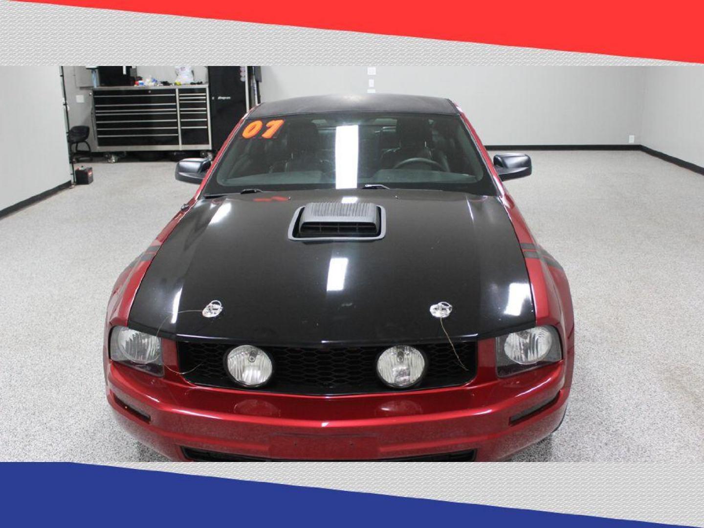 2007 Ford Mustang V6 Deluxe Coupe (1ZVHT80N075) with an 4.0L V6 SOHC 12V engine, Automatic transmission, located at 5170 N La Cholla Blvd, Tucson, AZ, 85705, (520) 989-0282, 32.228245, -111.011742 - 2007 Ford Mustang - Photo#5