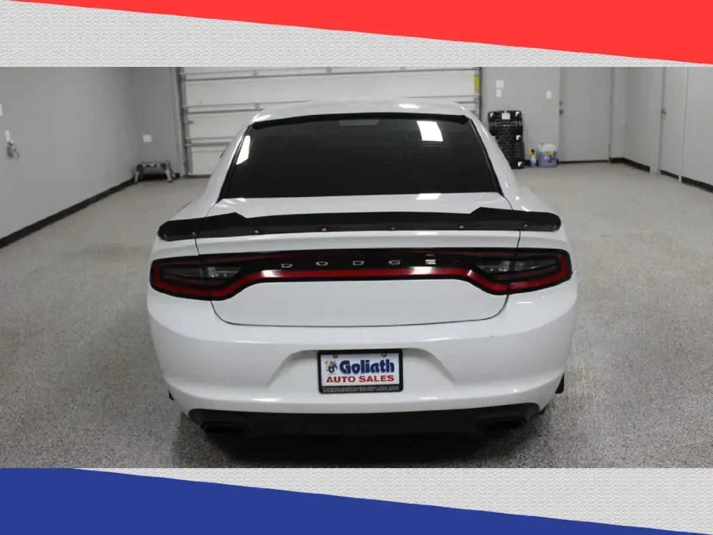 2016 Dodge Charger SE (2C3CDXBG3GH) with an 3.6L V6 DOHC 24V engine, 8A transmission, located at 5170 N La Cholla Blvd, Tucson, AZ, 85705, (520) 989-0282, 32.228245, -111.011742 - 2016 Dodge Charger - Photo#3