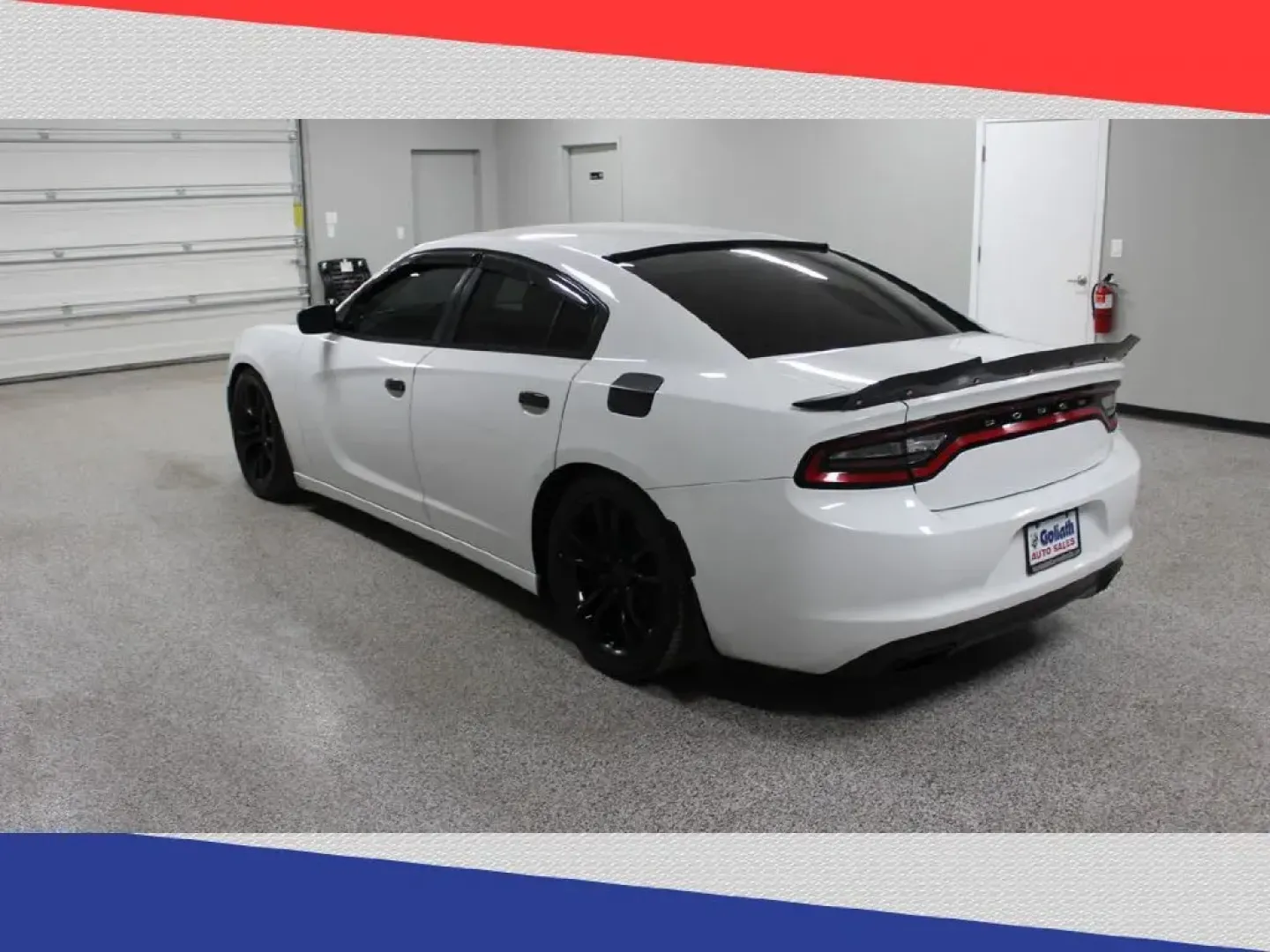 2016 Dodge Charger SE (2C3CDXBG3GH) with an 3.6L V6 DOHC 24V engine, 8A transmission, located at 5170 N La Cholla Blvd, Tucson, AZ, 85705, (520) 989-0282, 32.228245, -111.011742 - 2016 Dodge Charger - Photo#4
