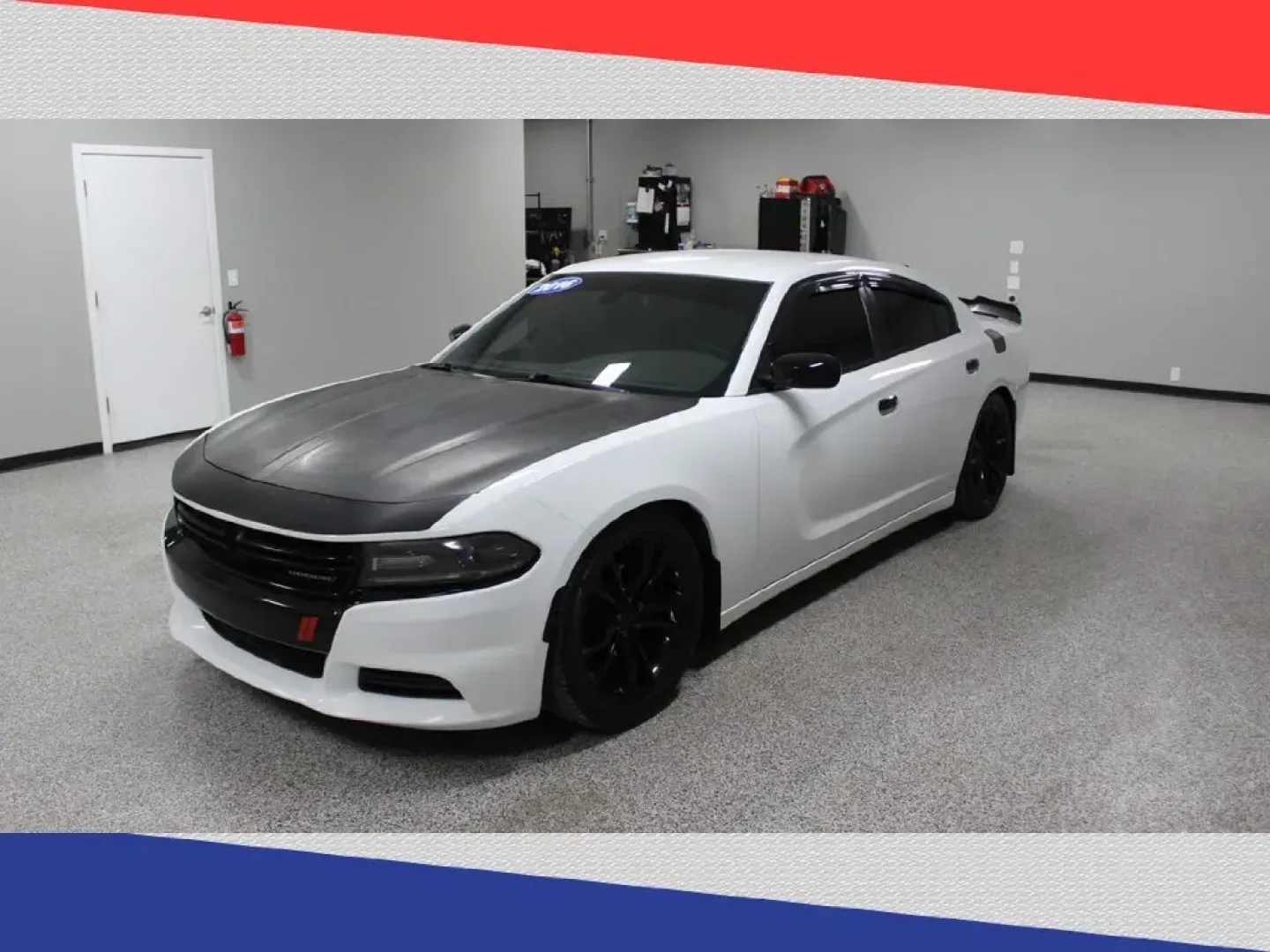 2016 Dodge Charger SE (2C3CDXBG3GH) with an 3.6L V6 DOHC 24V engine, 8A transmission, located at 5170 N La Cholla Blvd, Tucson, AZ, 85705, (520) 989-0282, 32.228245, -111.011742 - 2016 Dodge Charger - Photo#5