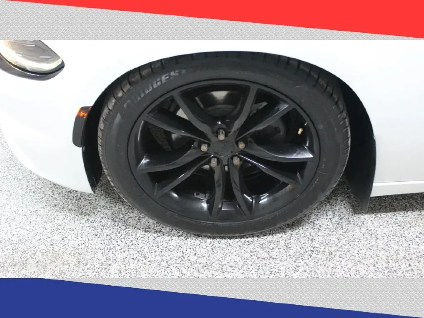 2016 Dodge Charger SE (2C3CDXBG3GH) with an 3.6L V6 DOHC 24V engine, 8A transmission, located at 5170 N La Cholla Blvd, Tucson, AZ, 85705, (520) 989-0282, 32.228245, -111.011742 - 2016 Dodge Charger - Photo#38