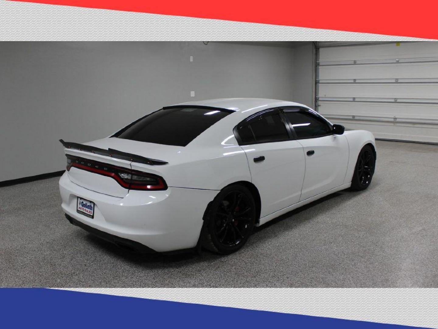 2016 Dodge Charger SE (2C3CDXBG3GH) with an 3.6L V6 DOHC 24V engine, 8A transmission, located at 5170 N La Cholla Blvd, Tucson, AZ, 85705, (520) 989-0282, 32.228245, -111.011742 - 2016 Dodge Charger - Photo#2