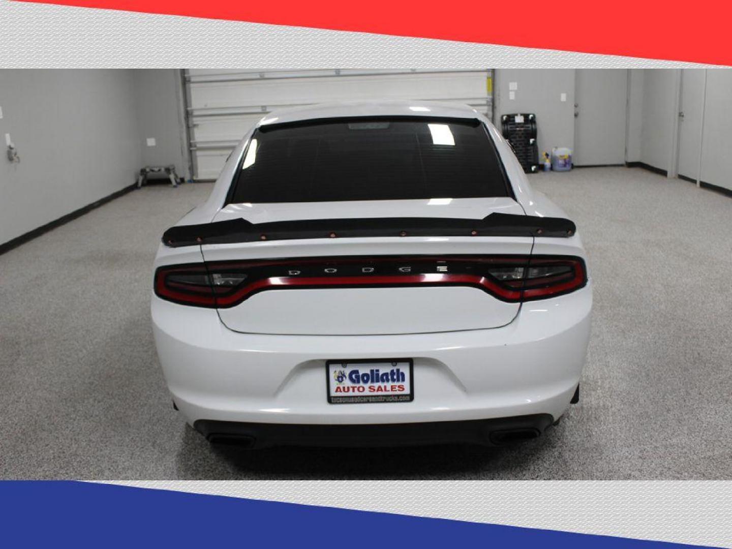 2016 Dodge Charger SE (2C3CDXBG3GH) with an 3.6L V6 DOHC 24V engine, 8A transmission, located at 5170 N La Cholla Blvd, Tucson, AZ, 85705, (520) 989-0282, 32.228245, -111.011742 - 2016 Dodge Charger - Photo#3