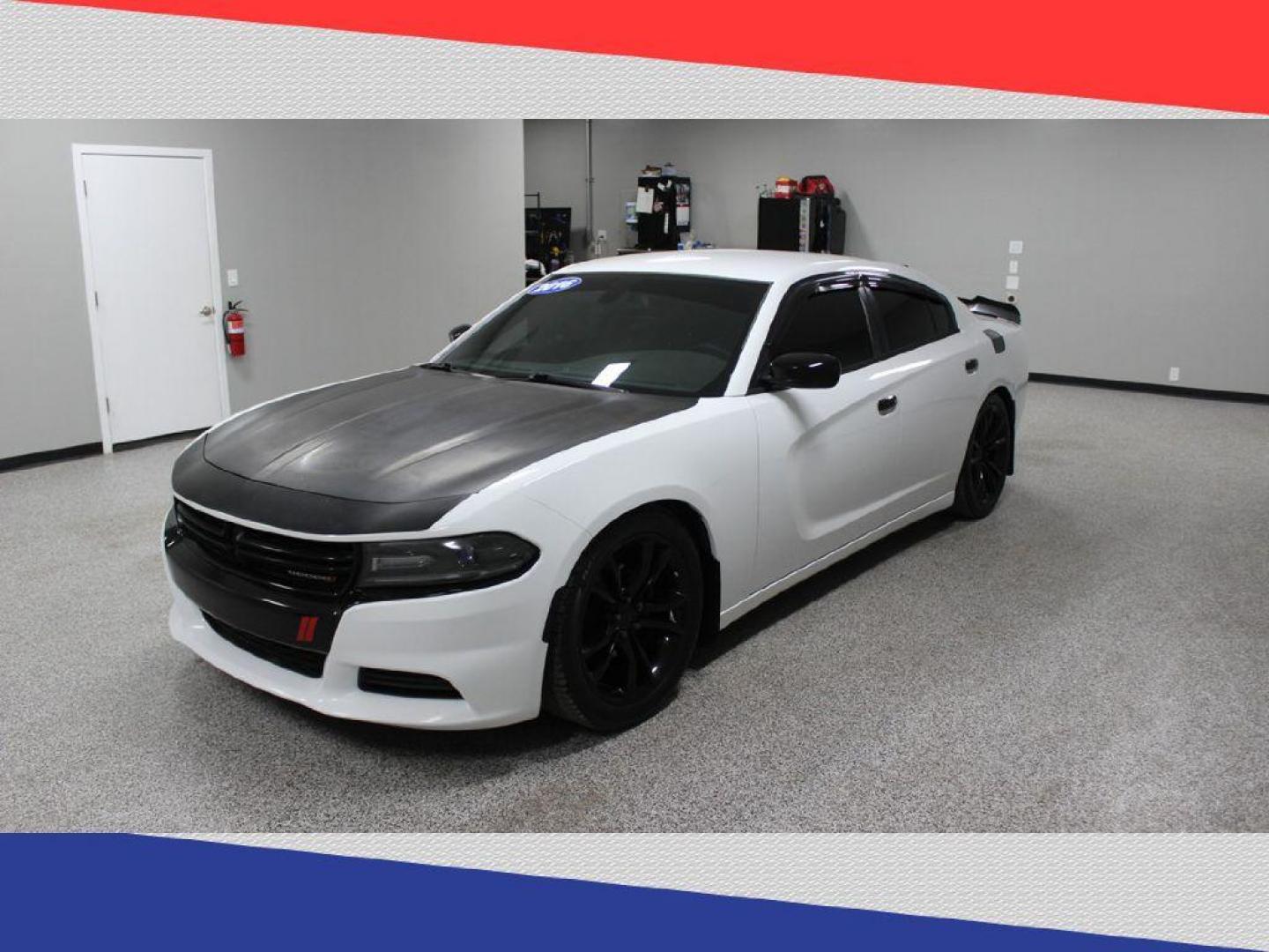 2016 Dodge Charger SE (2C3CDXBG3GH) with an 3.6L V6 DOHC 24V engine, 8A transmission, located at 5170 N La Cholla Blvd, Tucson, AZ, 85705, (520) 989-0282, 32.228245, -111.011742 - 2016 Dodge Charger - Photo#5
