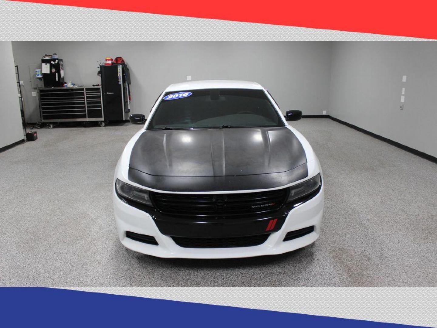 2016 Dodge Charger SE (2C3CDXBG3GH) with an 3.6L V6 DOHC 24V engine, 8A transmission, located at 5170 N La Cholla Blvd, Tucson, AZ, 85705, (520) 989-0282, 32.228245, -111.011742 - 2016 Dodge Charger - Photo#6