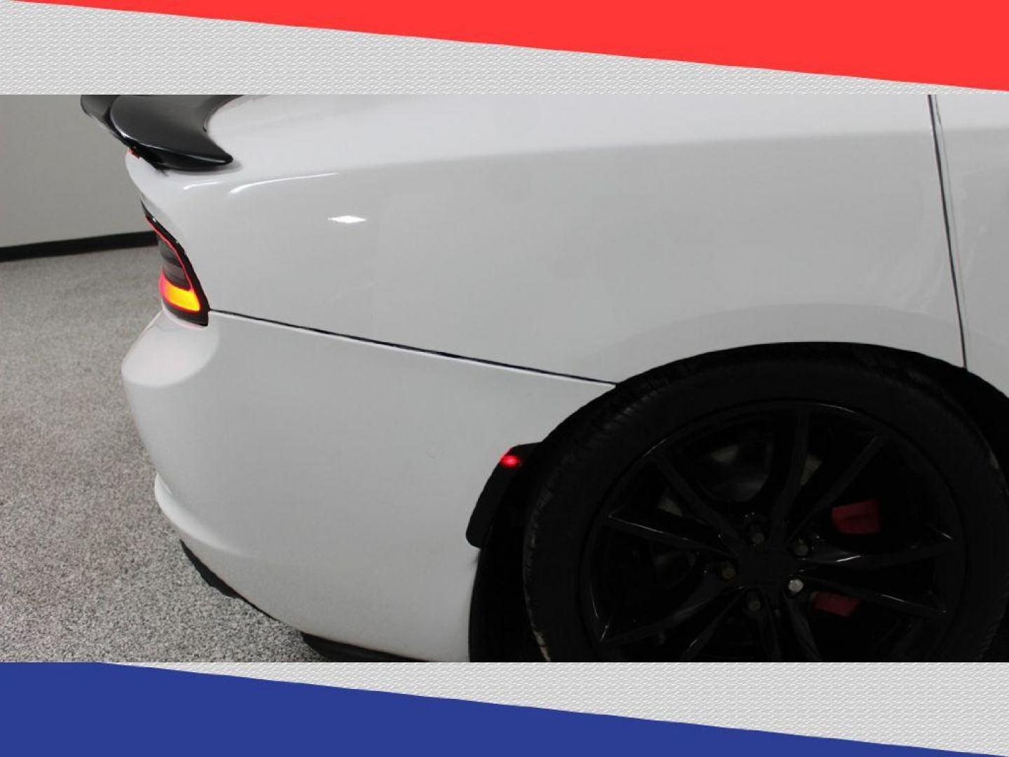 2016 Dodge Charger SE (2C3CDXBG3GH) with an 3.6L V6 DOHC 24V engine, 8A transmission, located at 5170 N La Cholla Blvd, Tucson, AZ, 85705, (520) 989-0282, 32.228245, -111.011742 - 2016 Dodge Charger - Photo#32