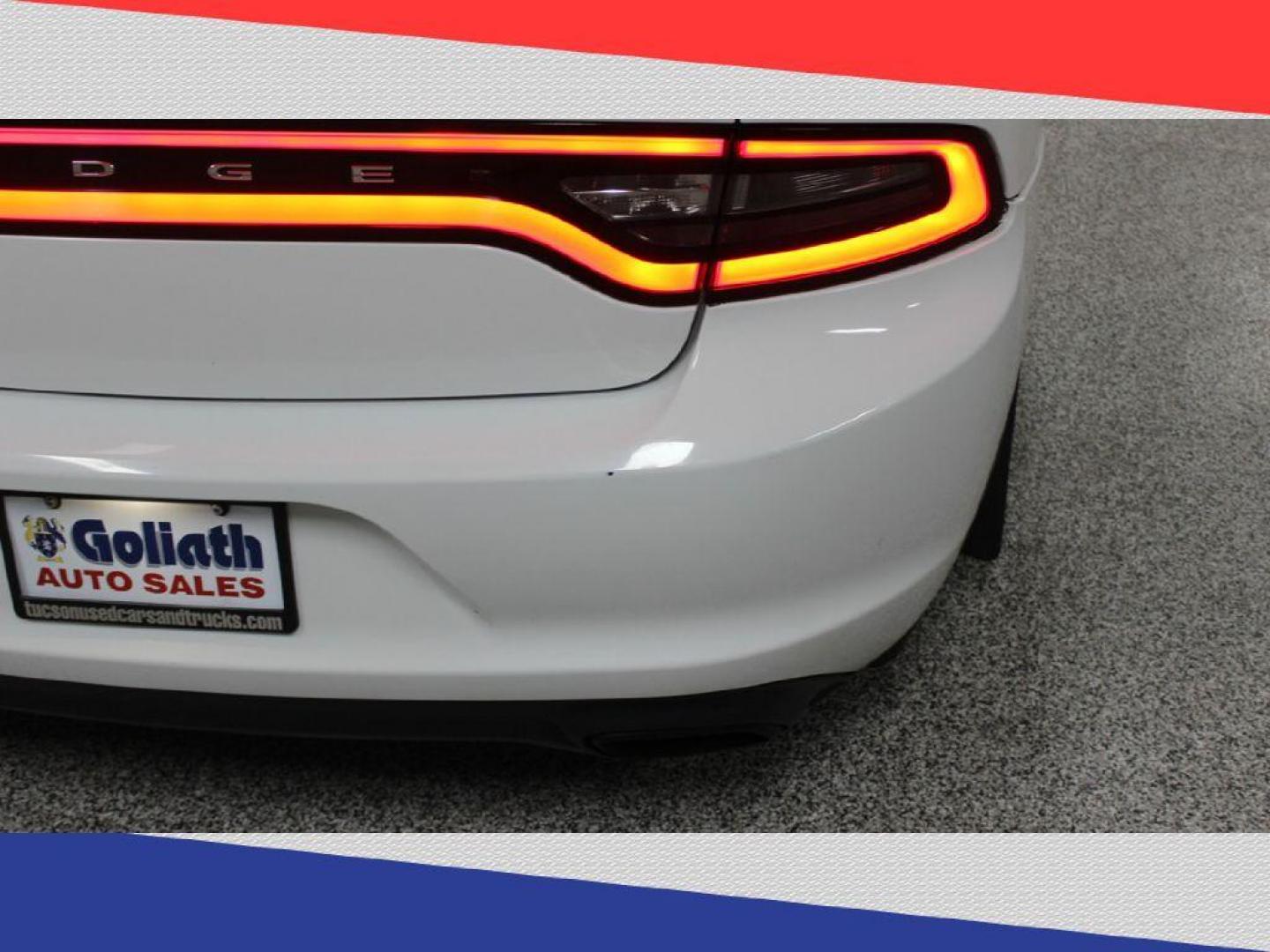 2016 Dodge Charger SE (2C3CDXBG3GH) with an 3.6L V6 DOHC 24V engine, 8A transmission, located at 5170 N La Cholla Blvd, Tucson, AZ, 85705, (520) 989-0282, 32.228245, -111.011742 - 2016 Dodge Charger - Photo#33