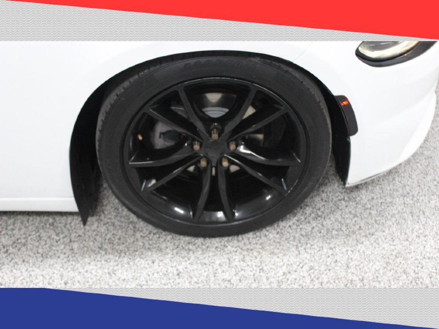 2016 Dodge Charger SE (2C3CDXBG3GH) with an 3.6L V6 DOHC 24V engine, 8A transmission, located at 5170 N La Cholla Blvd, Tucson, AZ, 85705, (520) 989-0282, 32.228245, -111.011742 - 2016 Dodge Charger - Photo#35